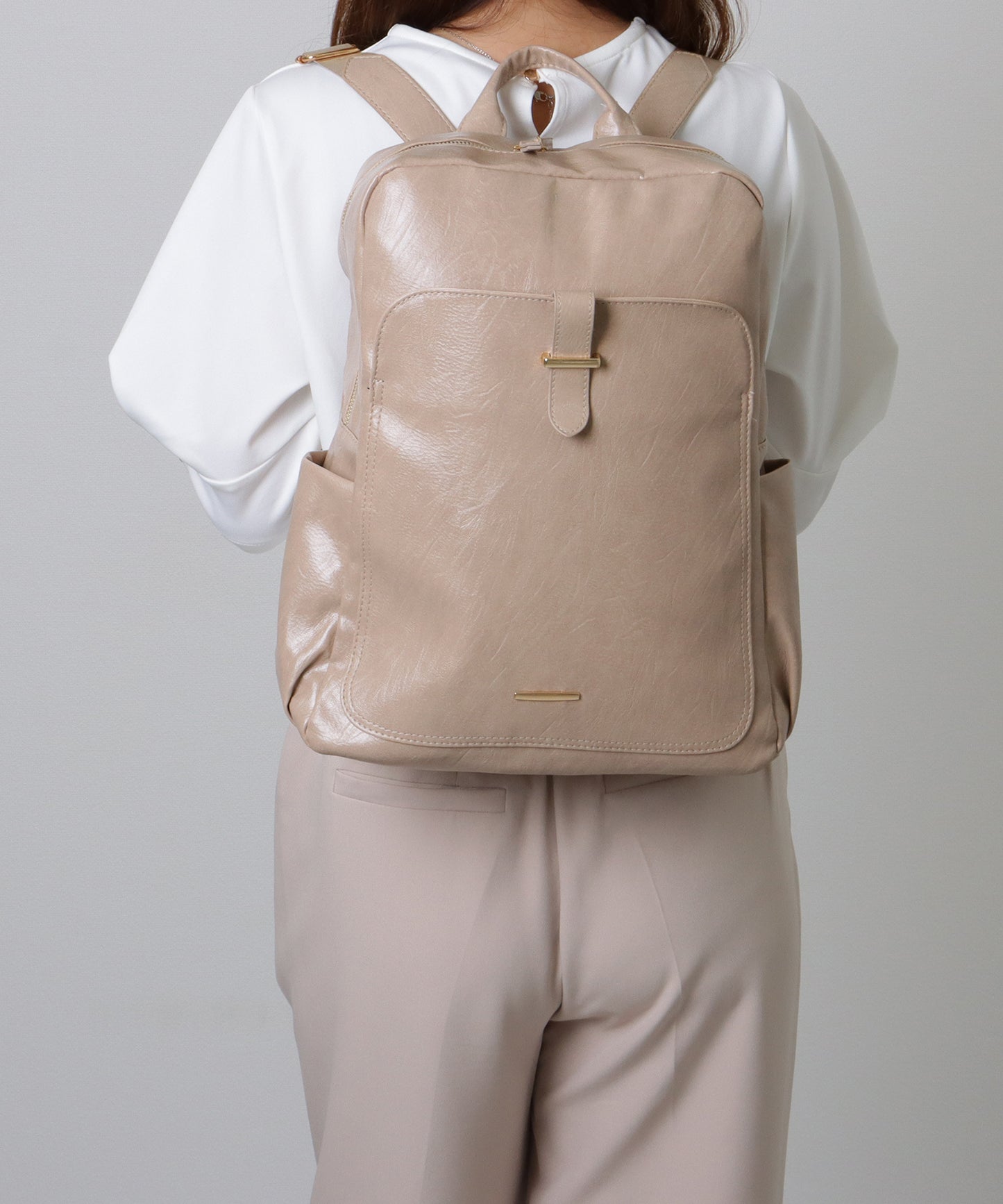 ラウンドファスナー 多ポケット スクエア リュックサック