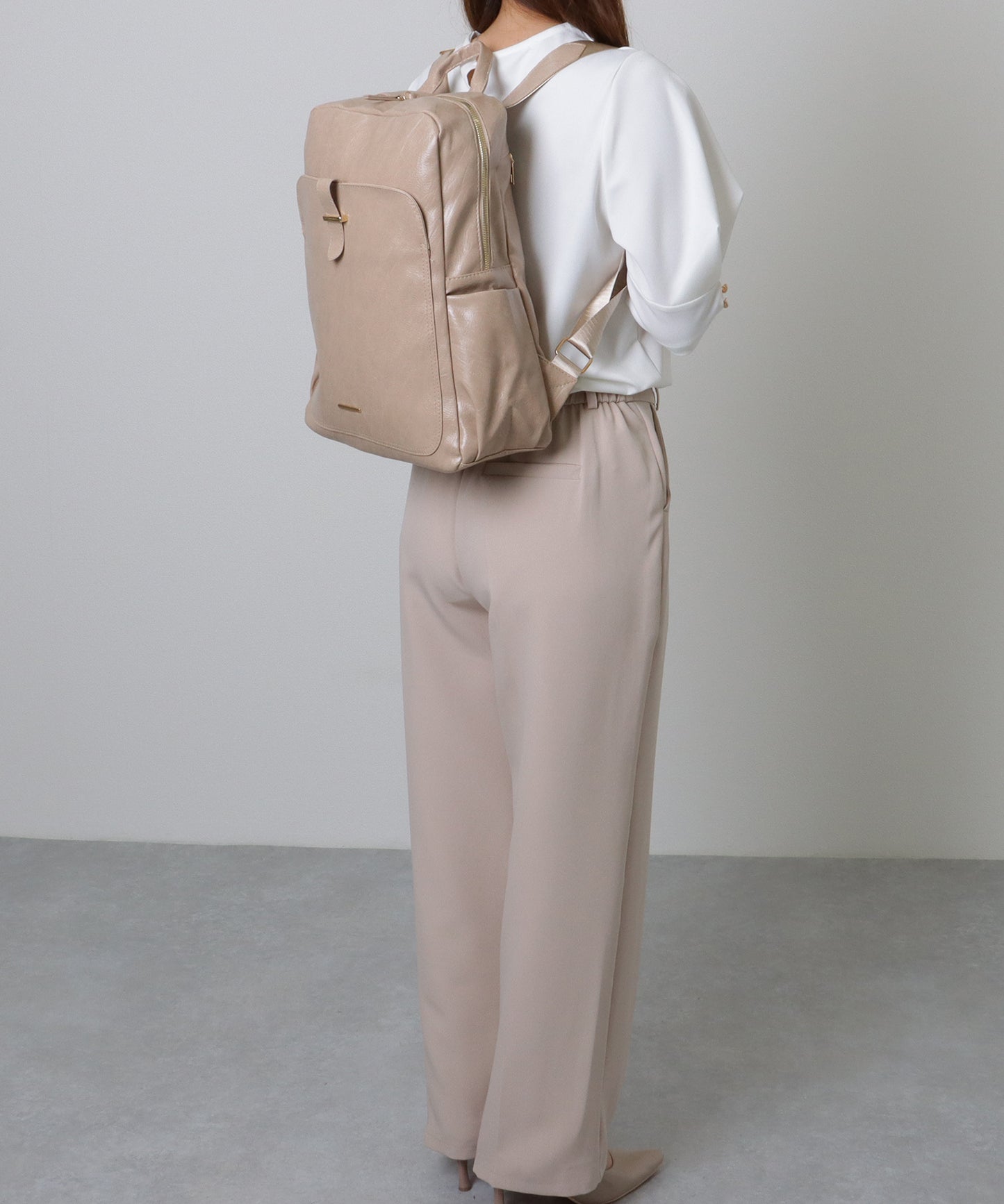 ラウンドファスナー 多ポケット スクエア リュックサック