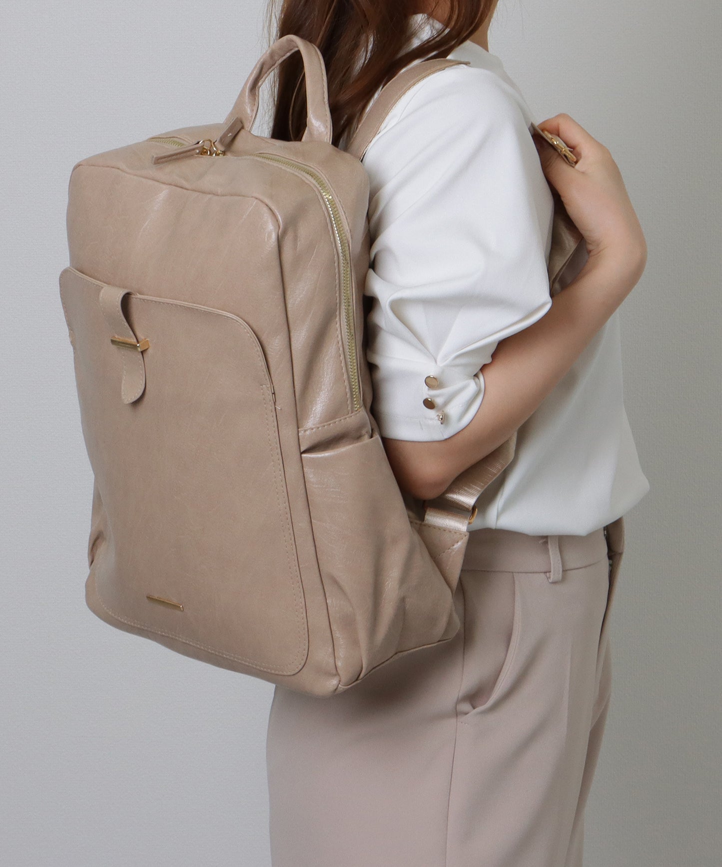 ラウンドファスナー 多ポケット スクエア リュックサック