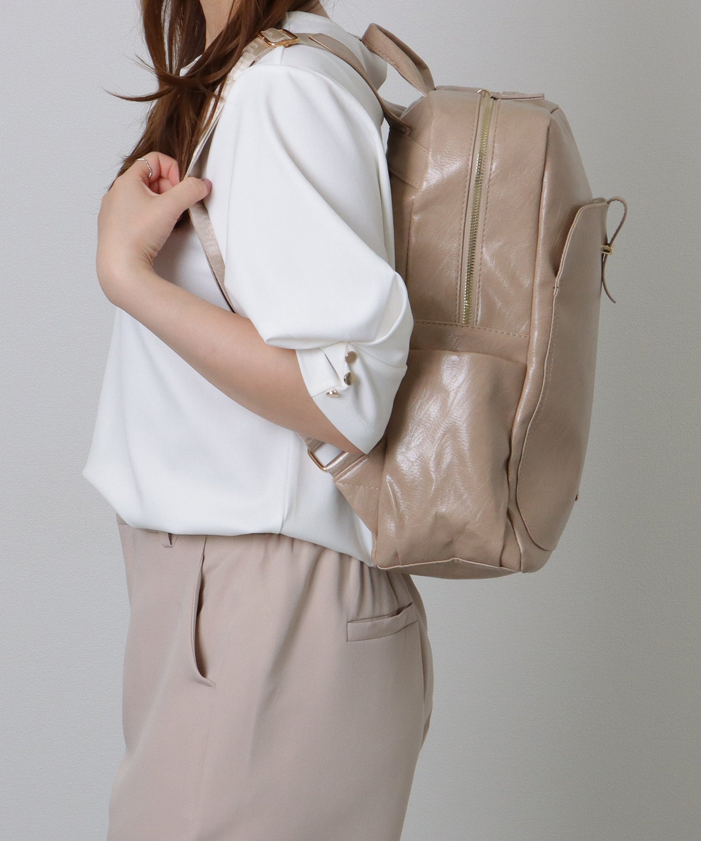 ラウンドファスナー 多ポケット スクエア リュックサック