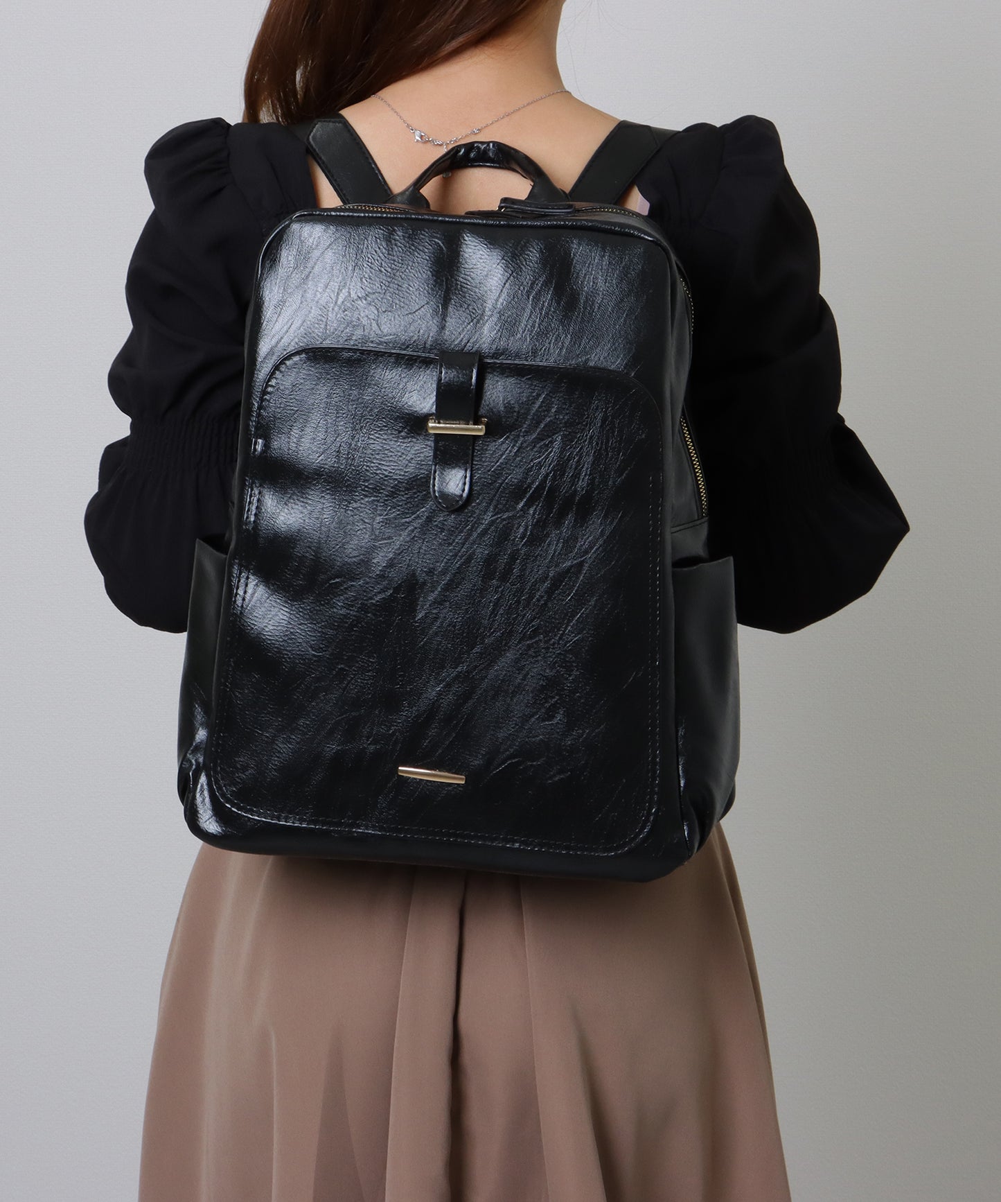 ラウンドファスナー 多ポケット スクエア リュックサック