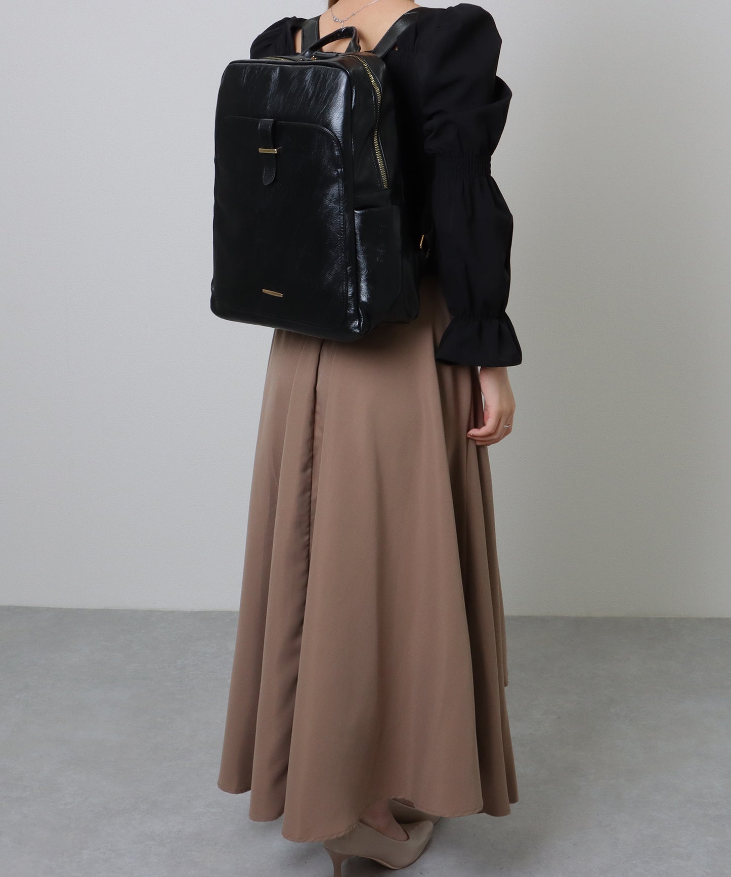 ラウンドファスナー 多ポケット スクエア リュックサック