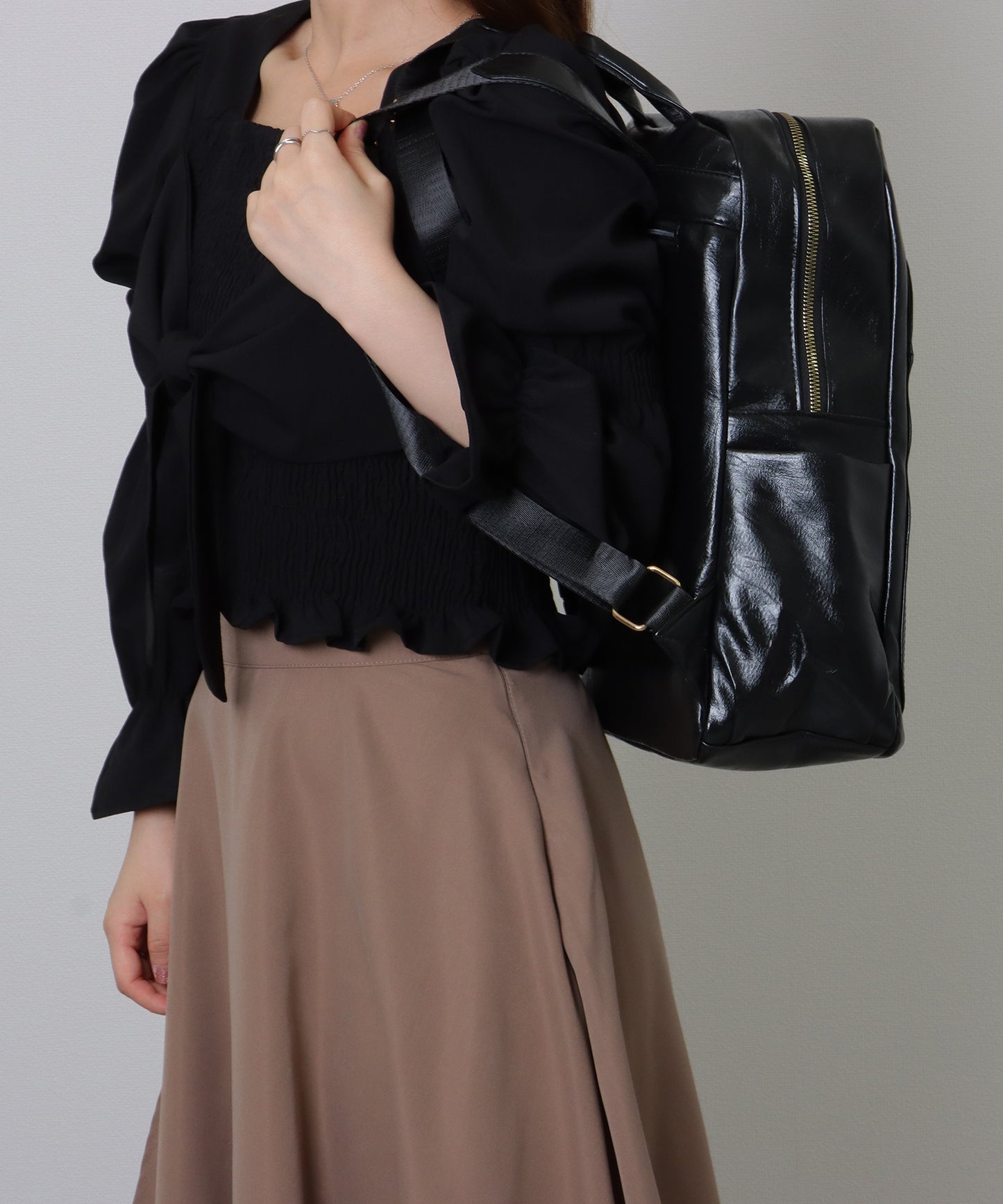 ラウンドファスナー 多ポケット スクエア リュックサック