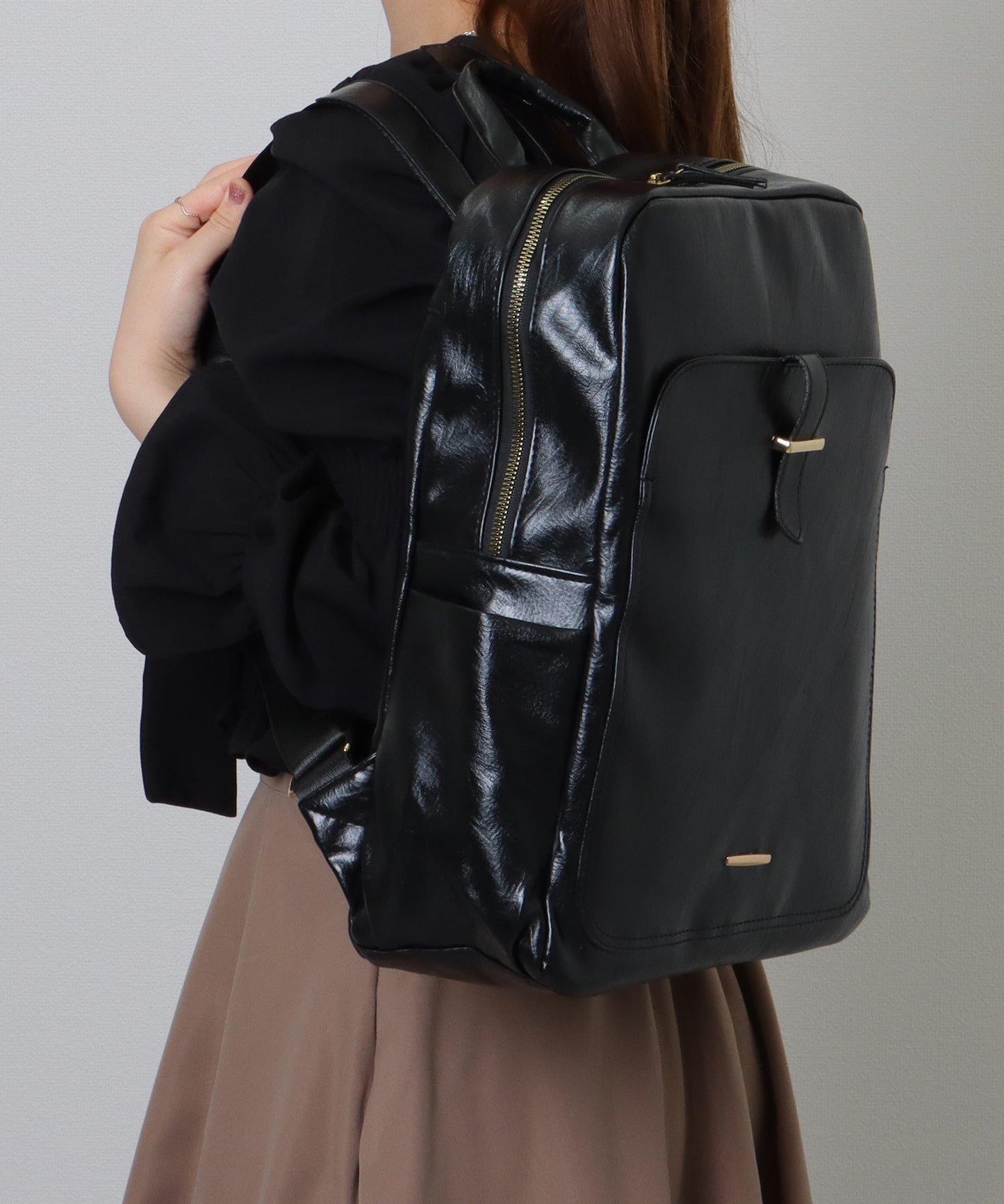 ラウンドファスナー 多ポケット スクエア リュックサック