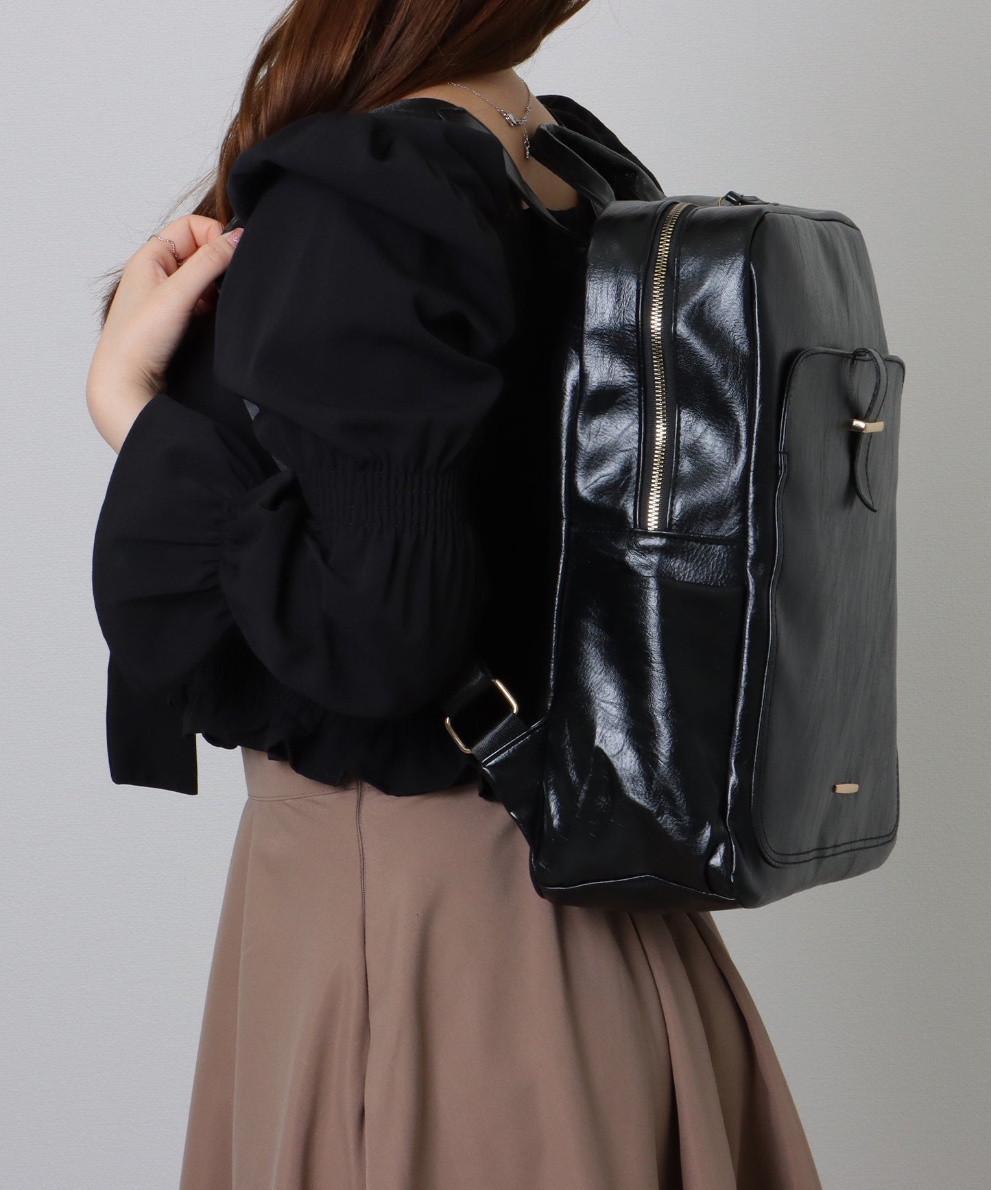 ラウンドファスナー 多ポケット スクエア リュックサック