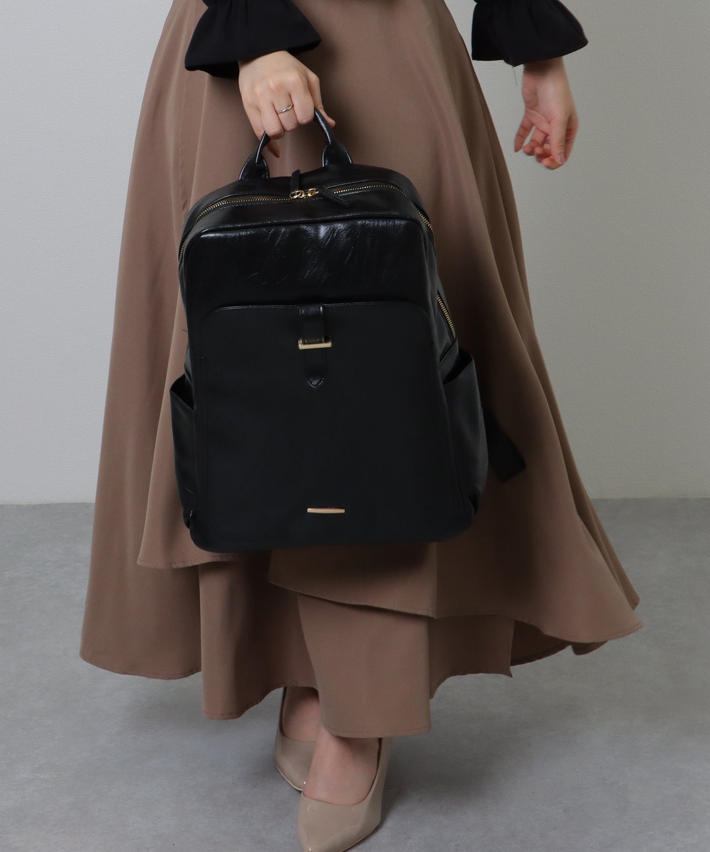 ラウンドファスナー 多ポケット スクエア リュックサック