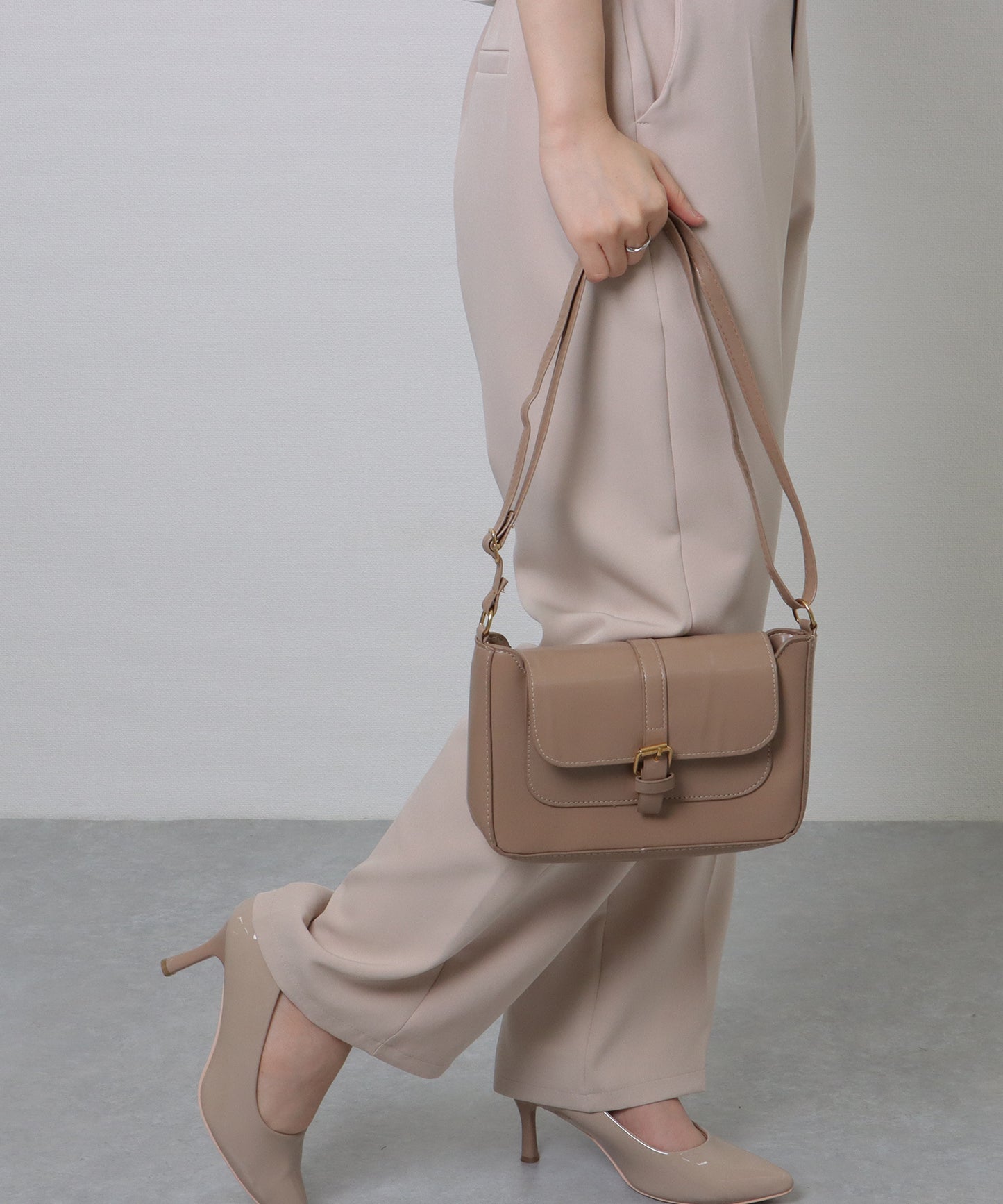 スクール風 スクエア ベルト ショルダーバッグ