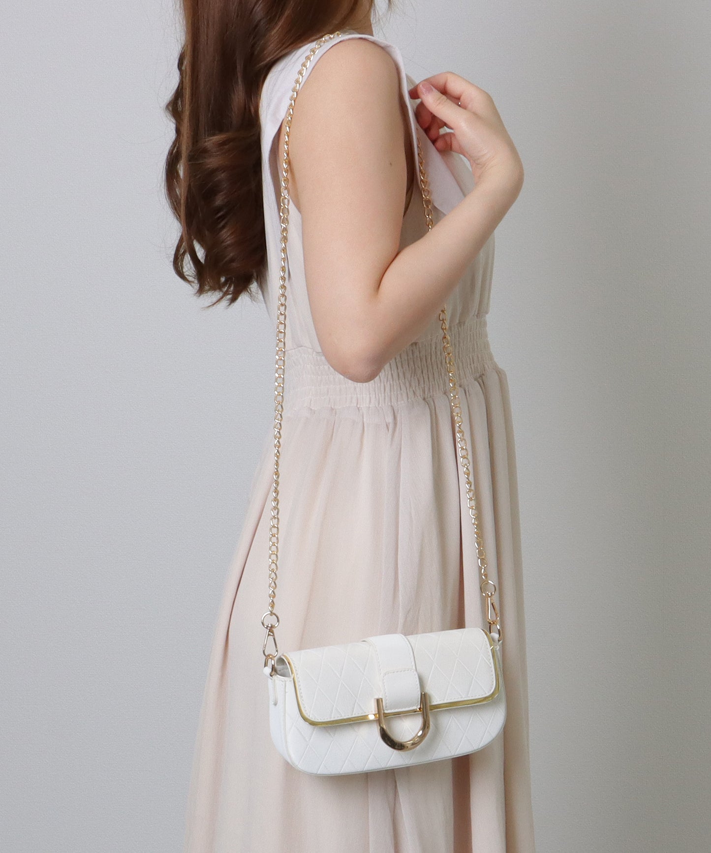 ダイヤ柄 メタリック ラウンド チェーン バッグ