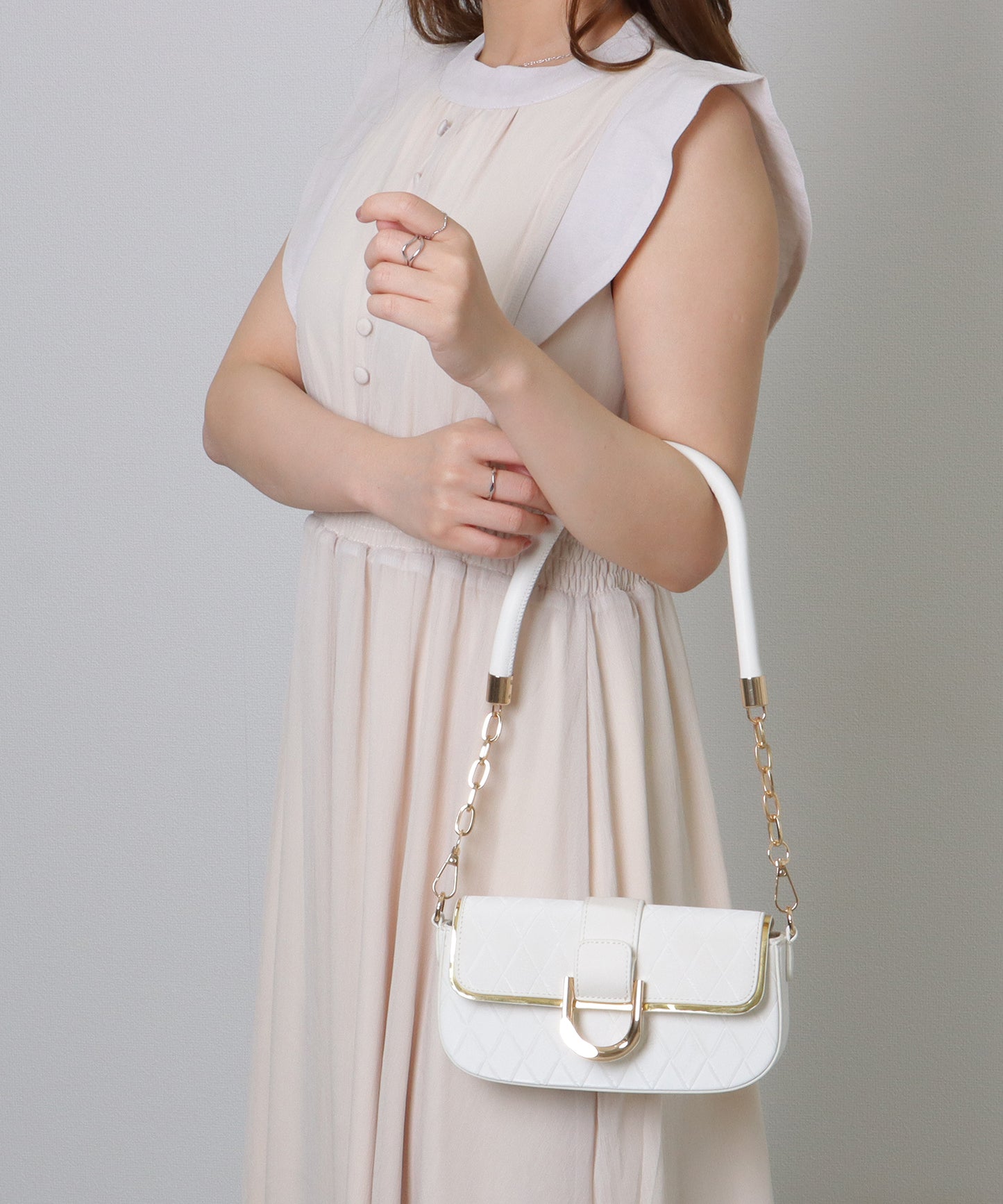 ダイヤ柄 メタリック ラウンド チェーン バッグ