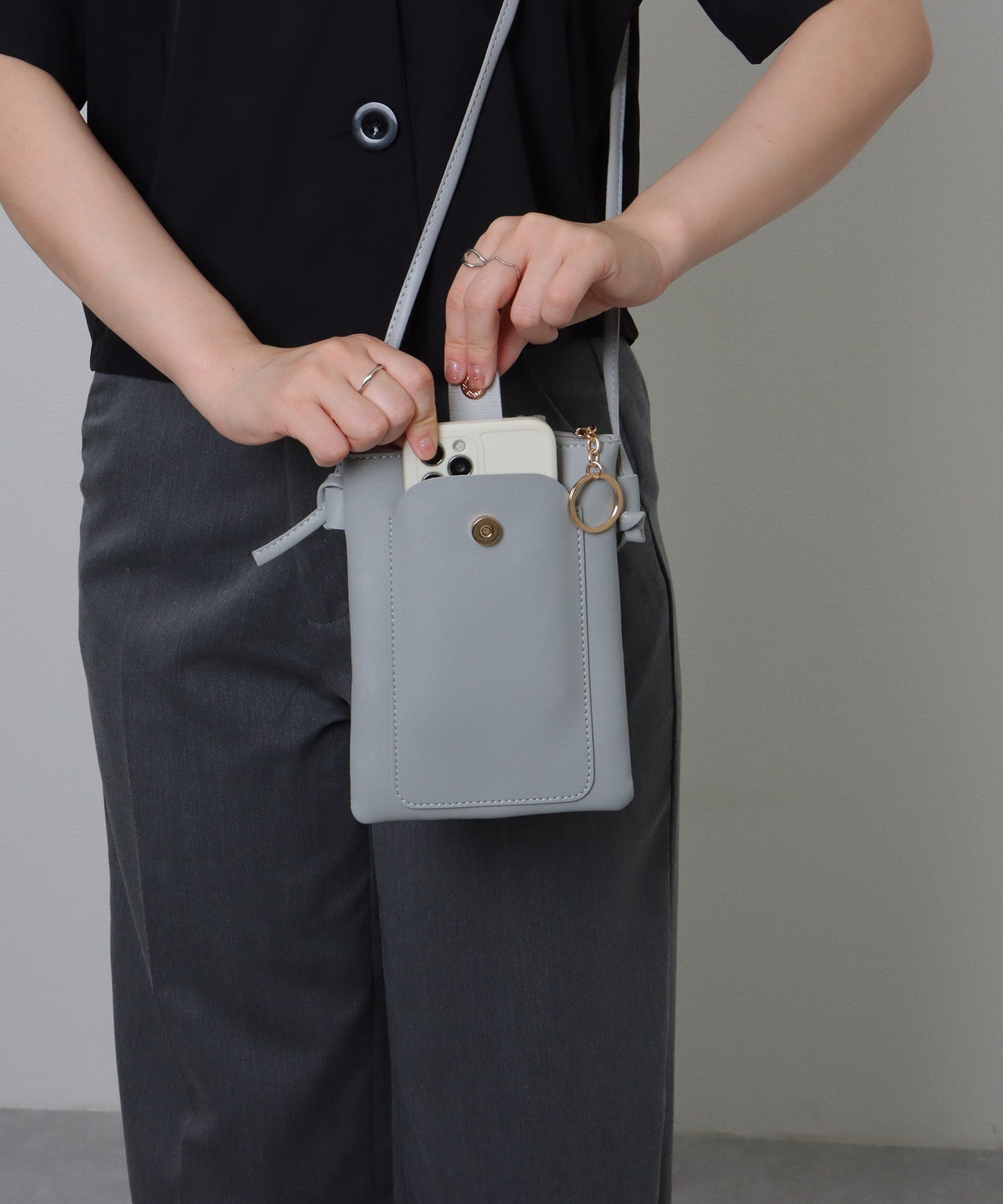 キーリング付き コンパクト サコッシュ バッグ