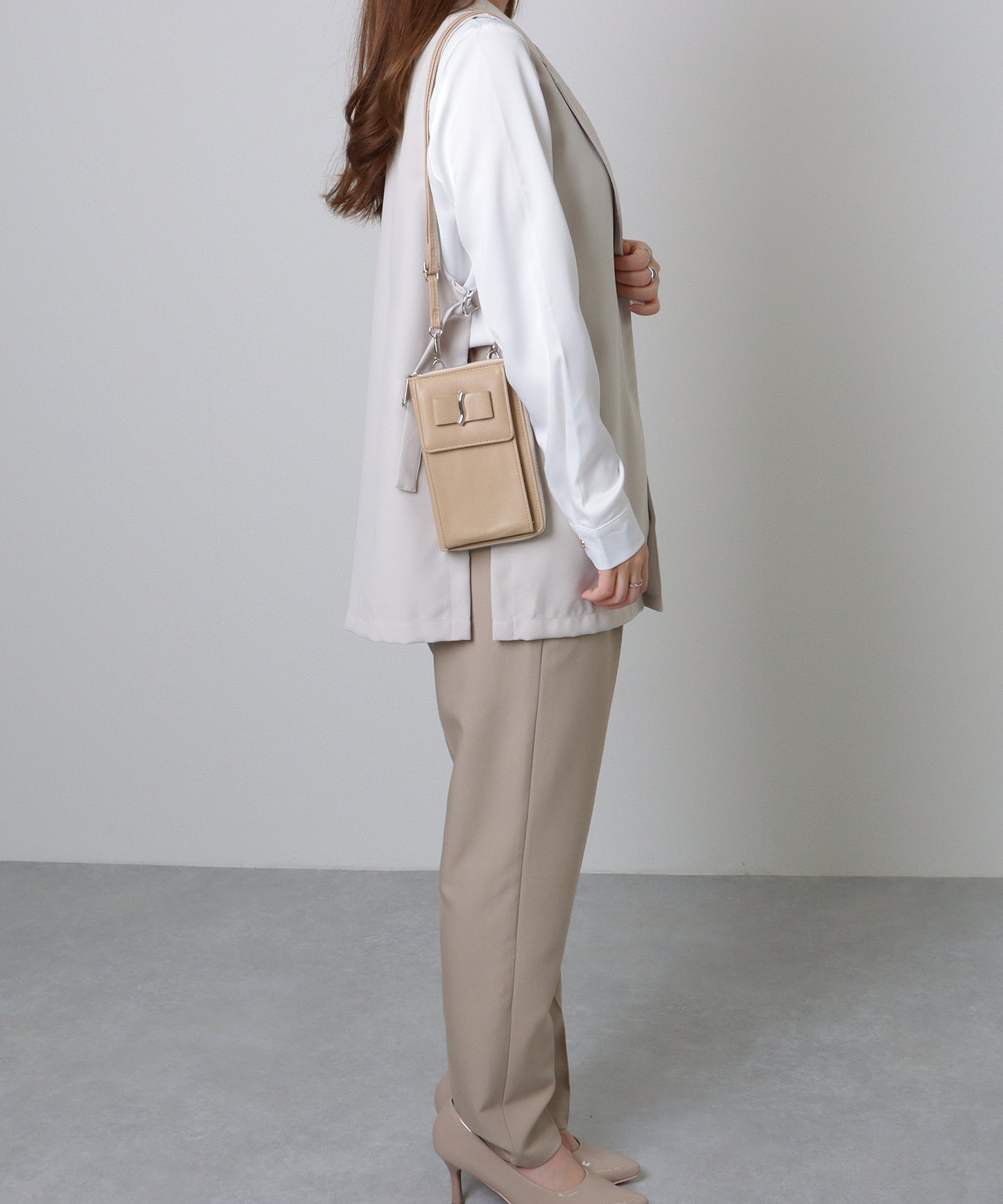 メタリック ウエーブモチーフ付き スクエア ウォレット バッグ