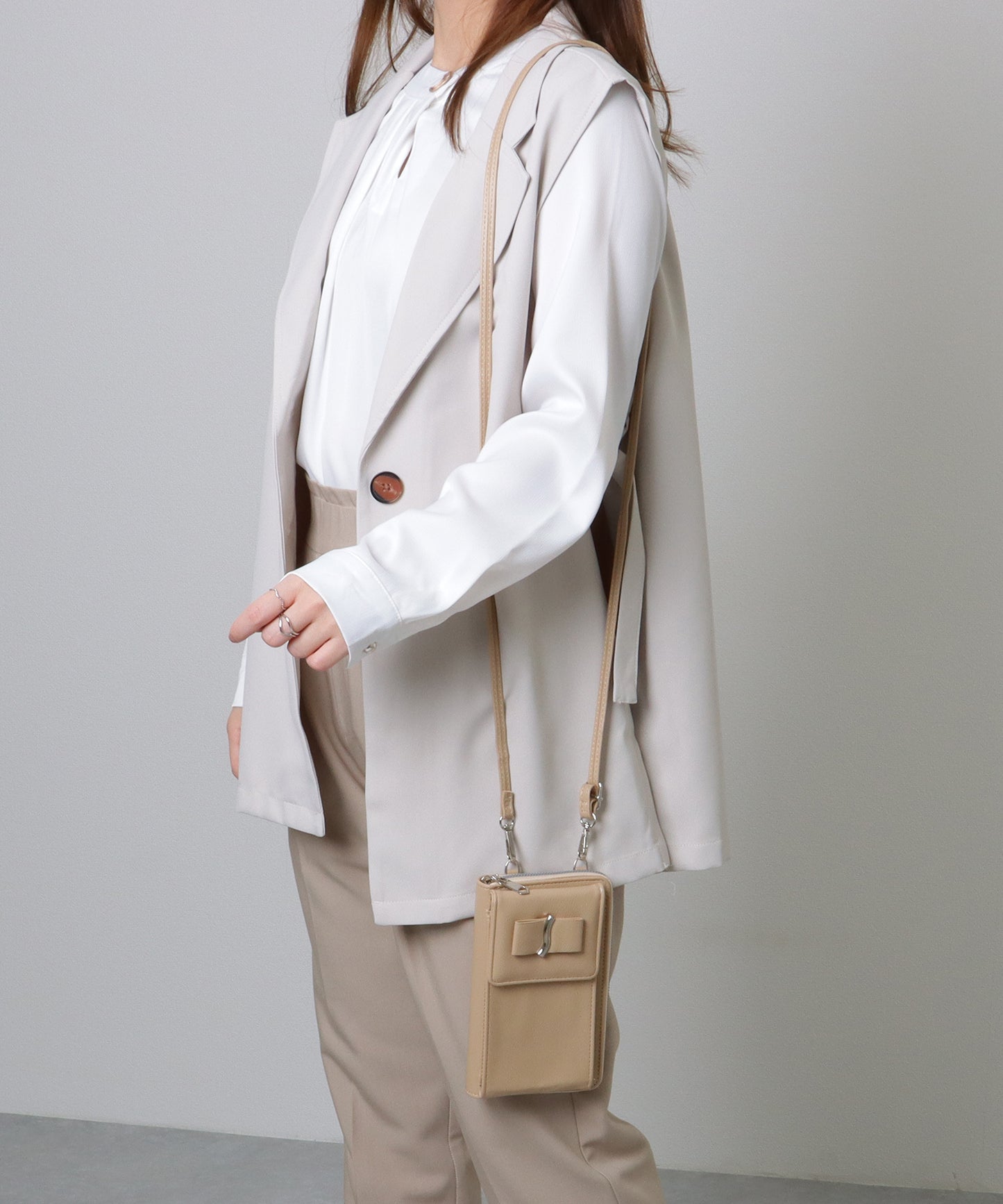 メタリック ウエーブモチーフ付き スクエア ウォレット バッグ