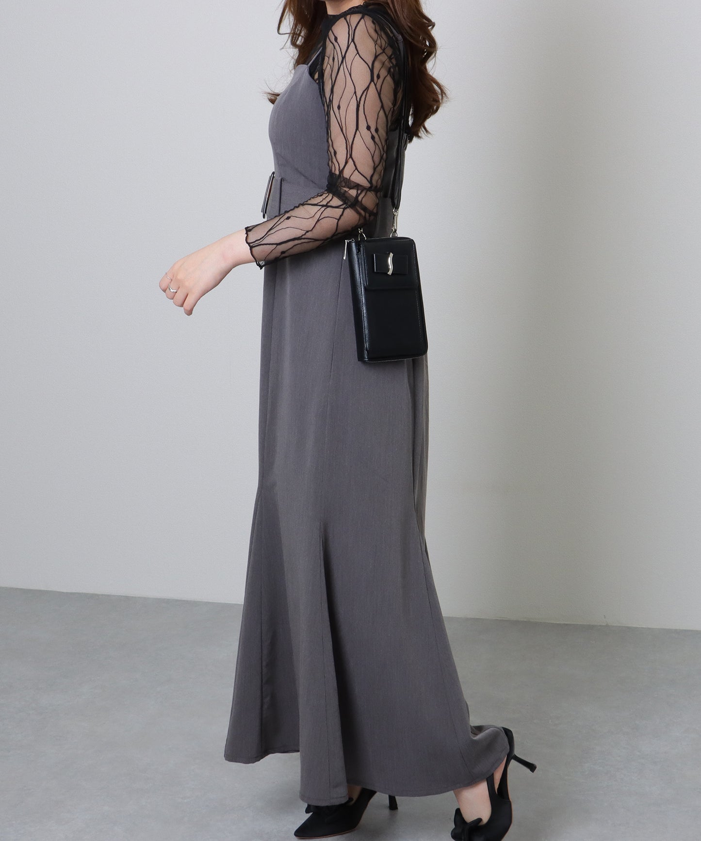 メタリック ウエーブモチーフ付き スクエア ウォレット バッグ