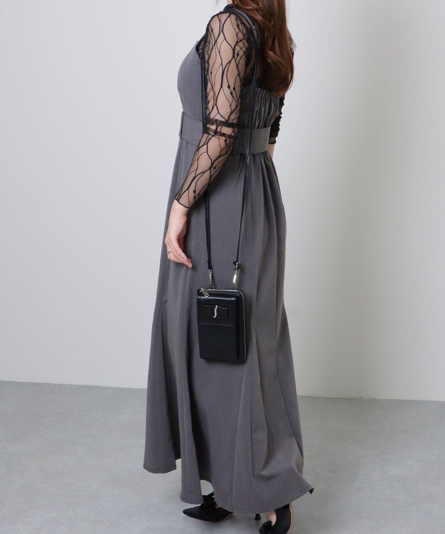 メタリック ウエーブモチーフ付き スクエア ウォレット バッグ