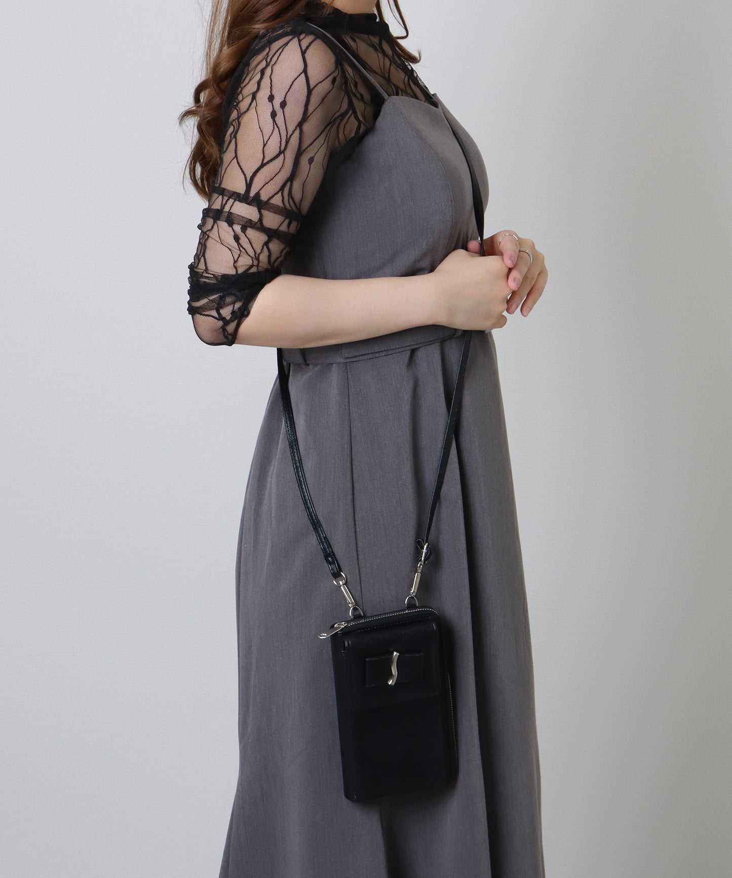 メタリック ウエーブモチーフ付き スクエア ウォレット バッグ