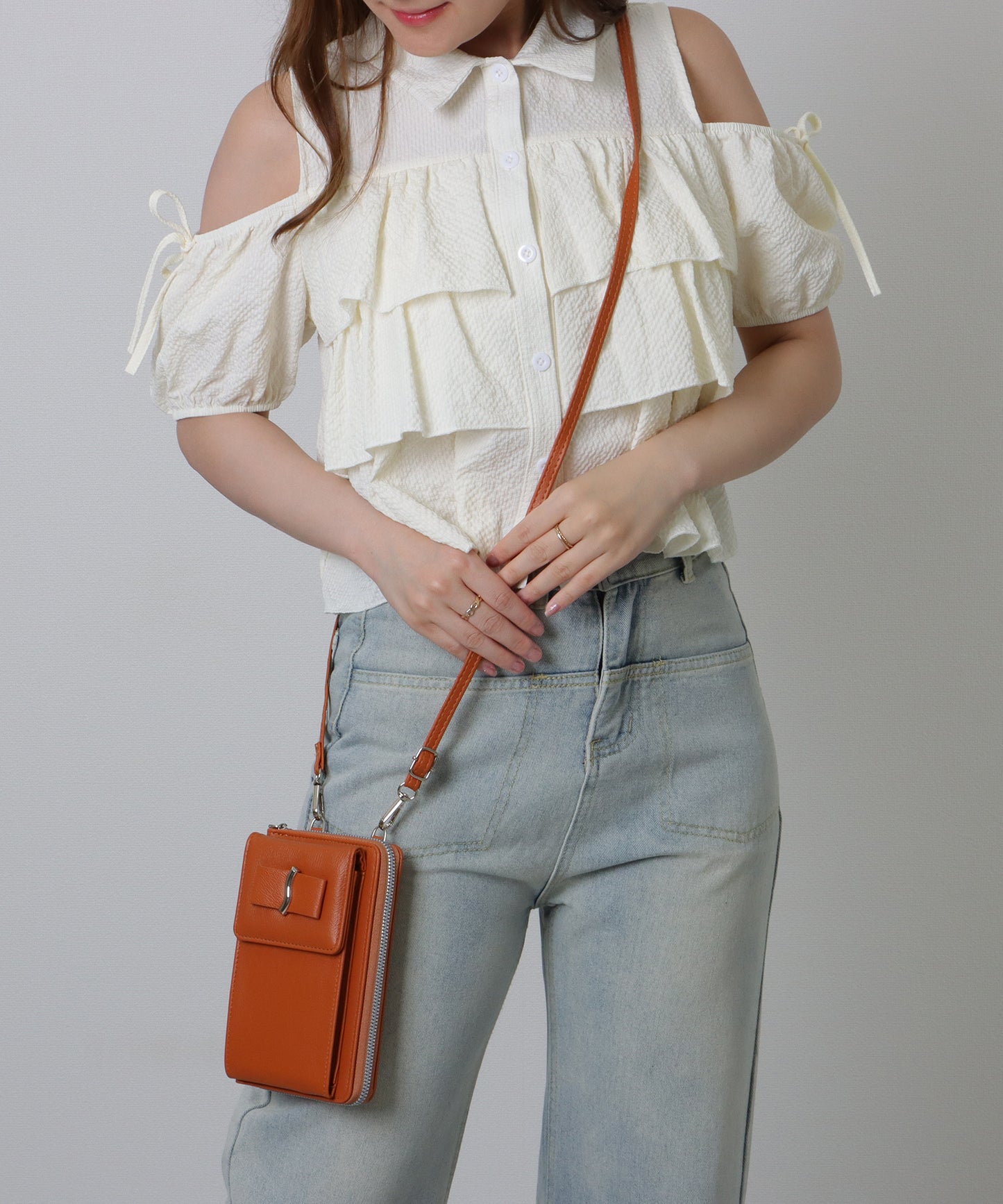 メタリック ウエーブモチーフ付き スクエア ウォレット バッグ