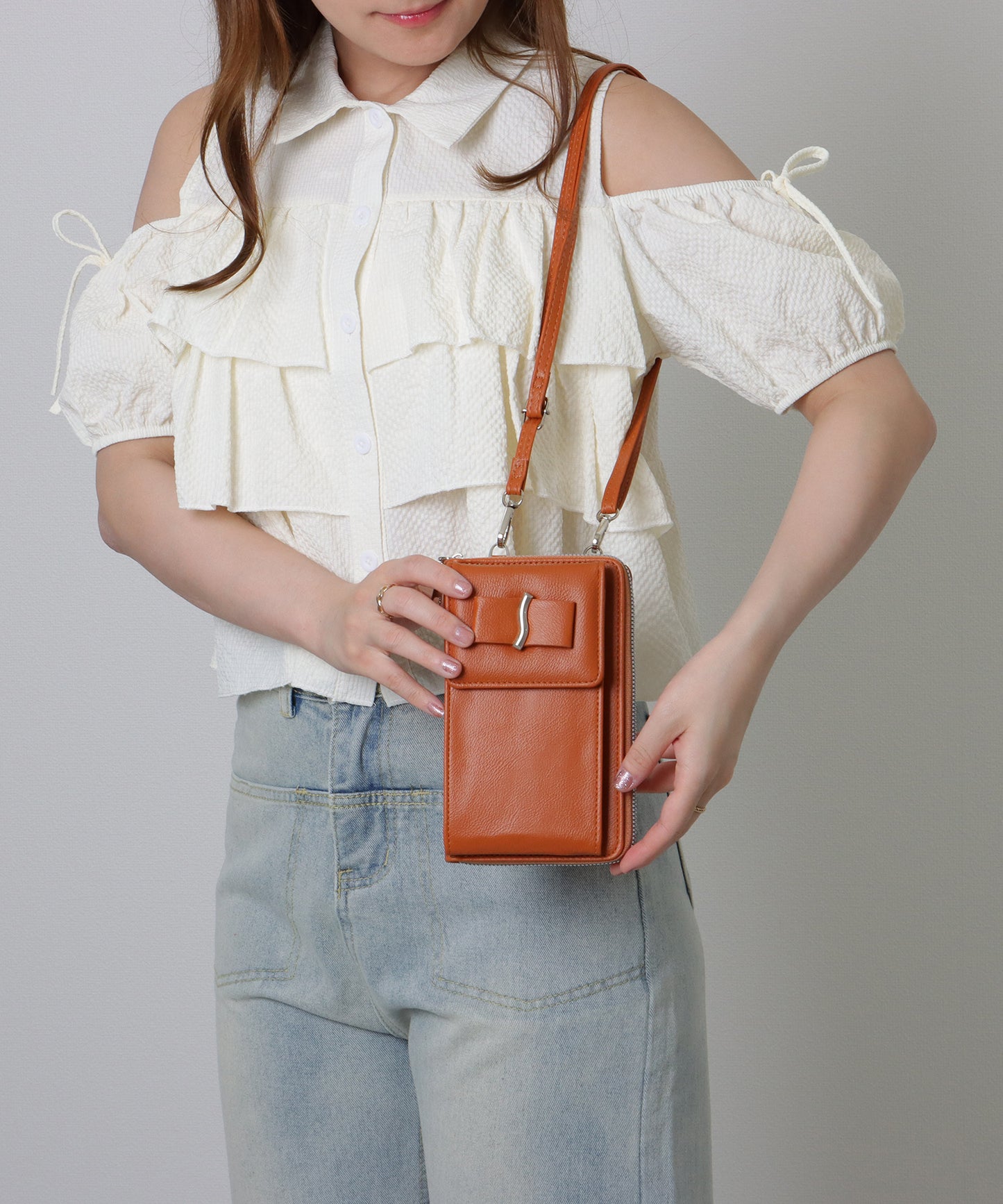 メタリック ウエーブモチーフ付き スクエア ウォレット バッグ