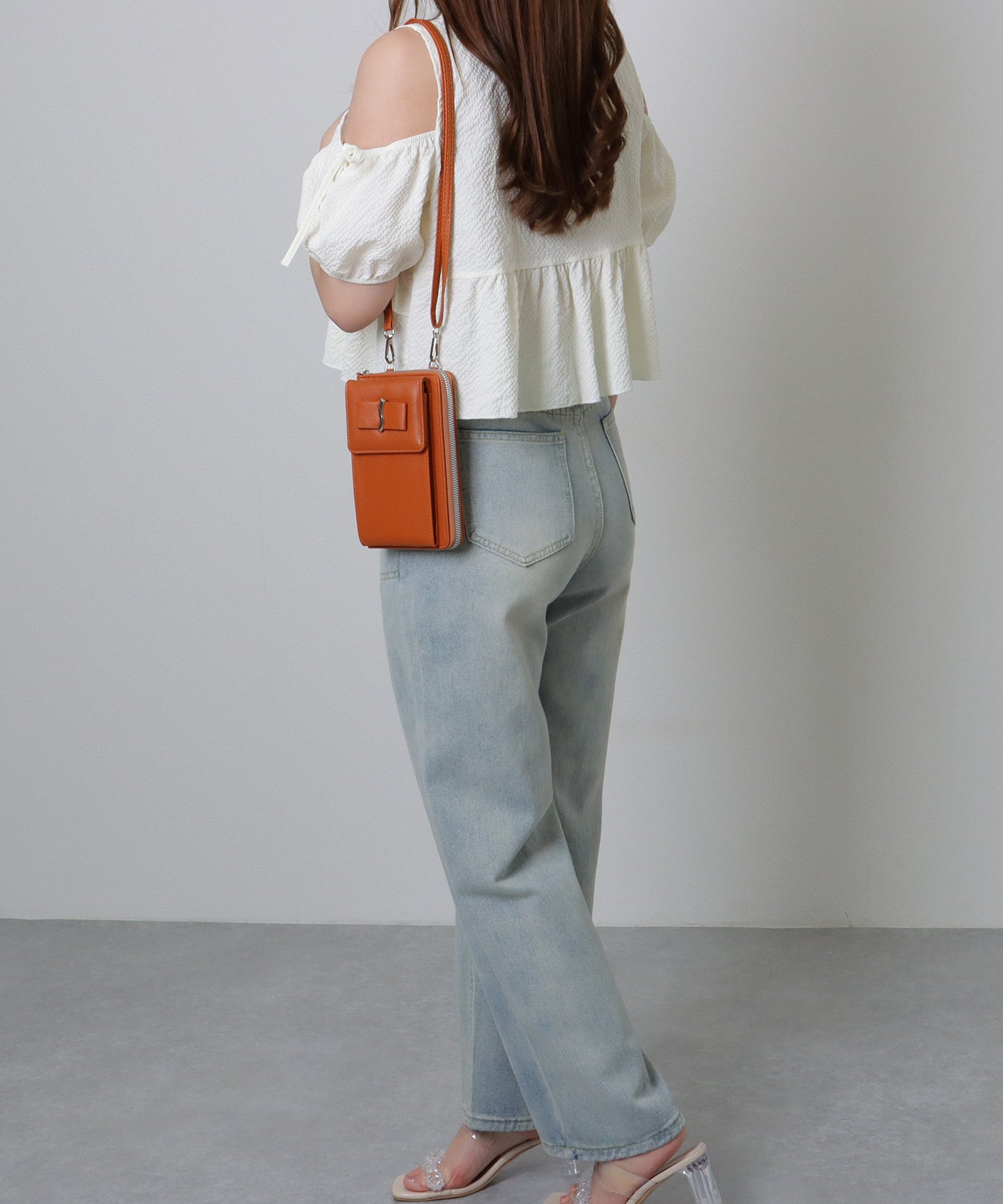 メタリック ウエーブモチーフ付き スクエア ウォレット バッグ