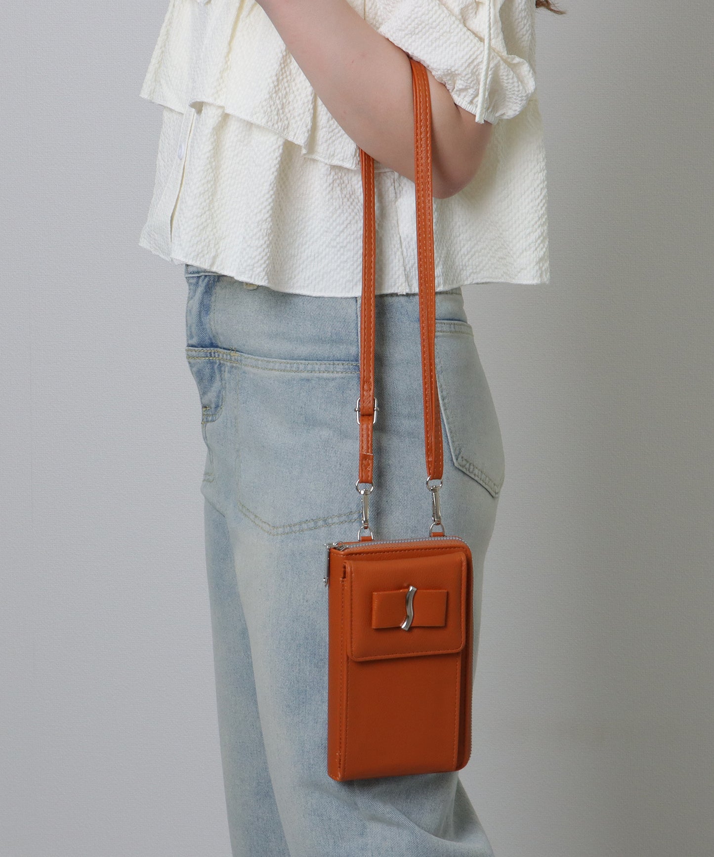 メタリック ウエーブモチーフ付き スクエア ウォレット バッグ