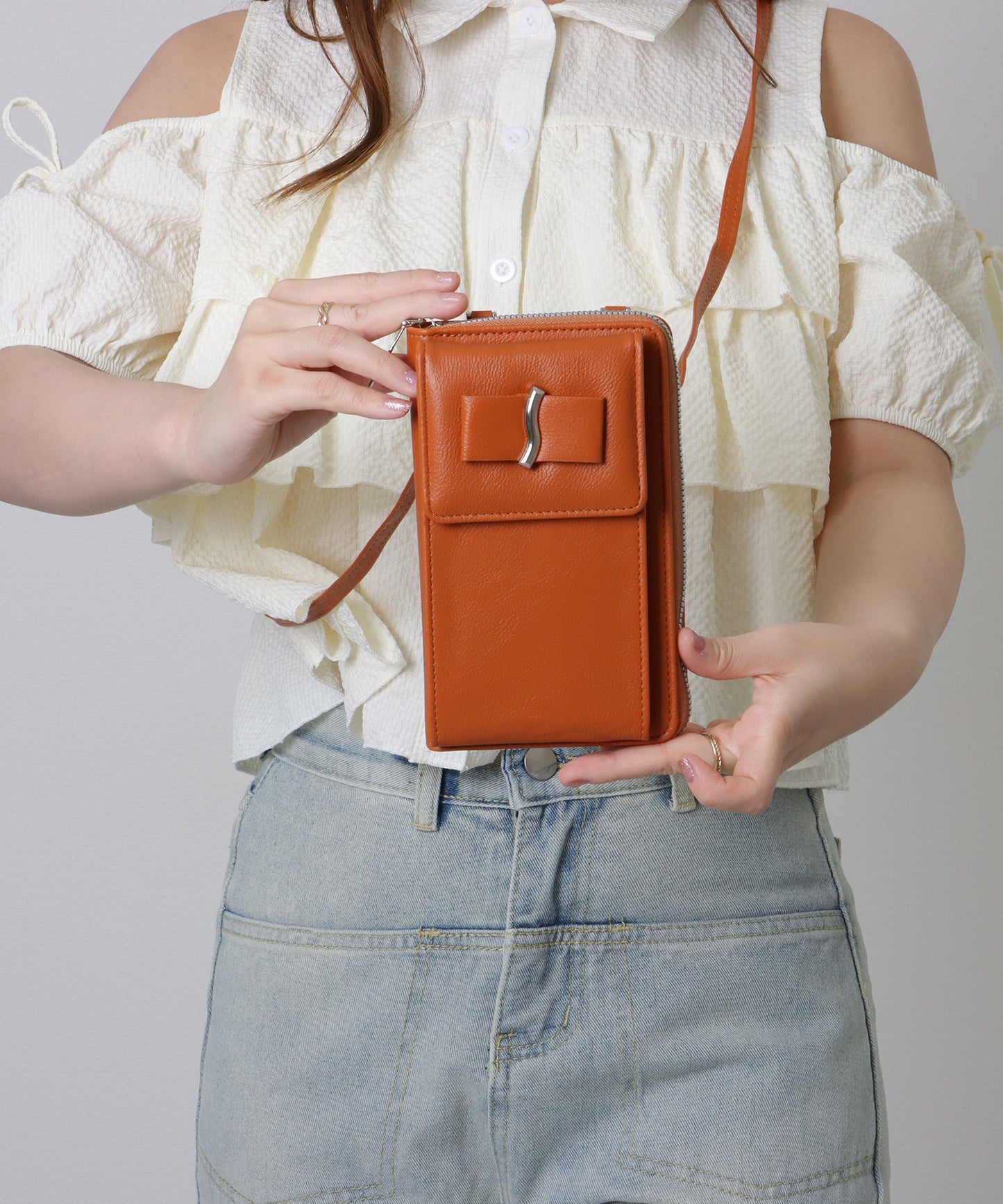 メタリック ウエーブモチーフ付き スクエア ウォレット バッグ