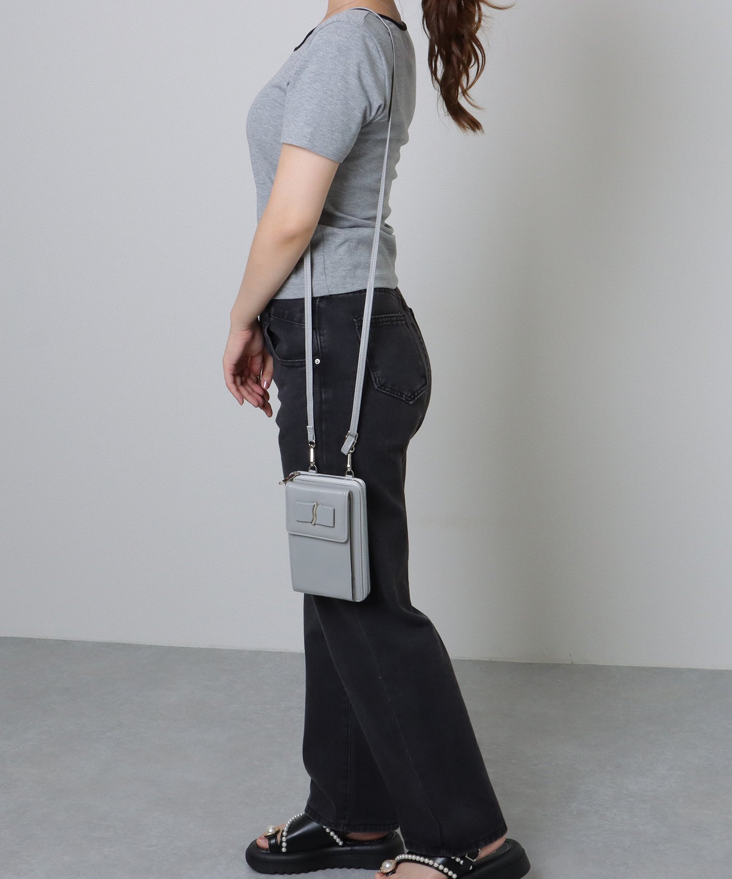 メタリック ウエーブモチーフ付き スクエア ウォレット バッグ