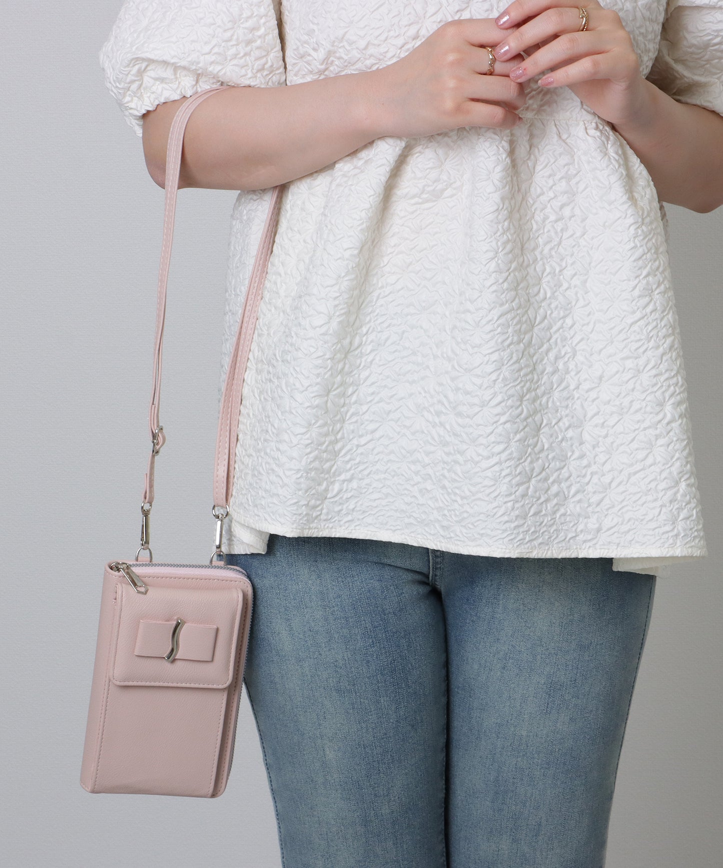 メタリック ウエーブモチーフ付き スクエア ウォレット バッグ