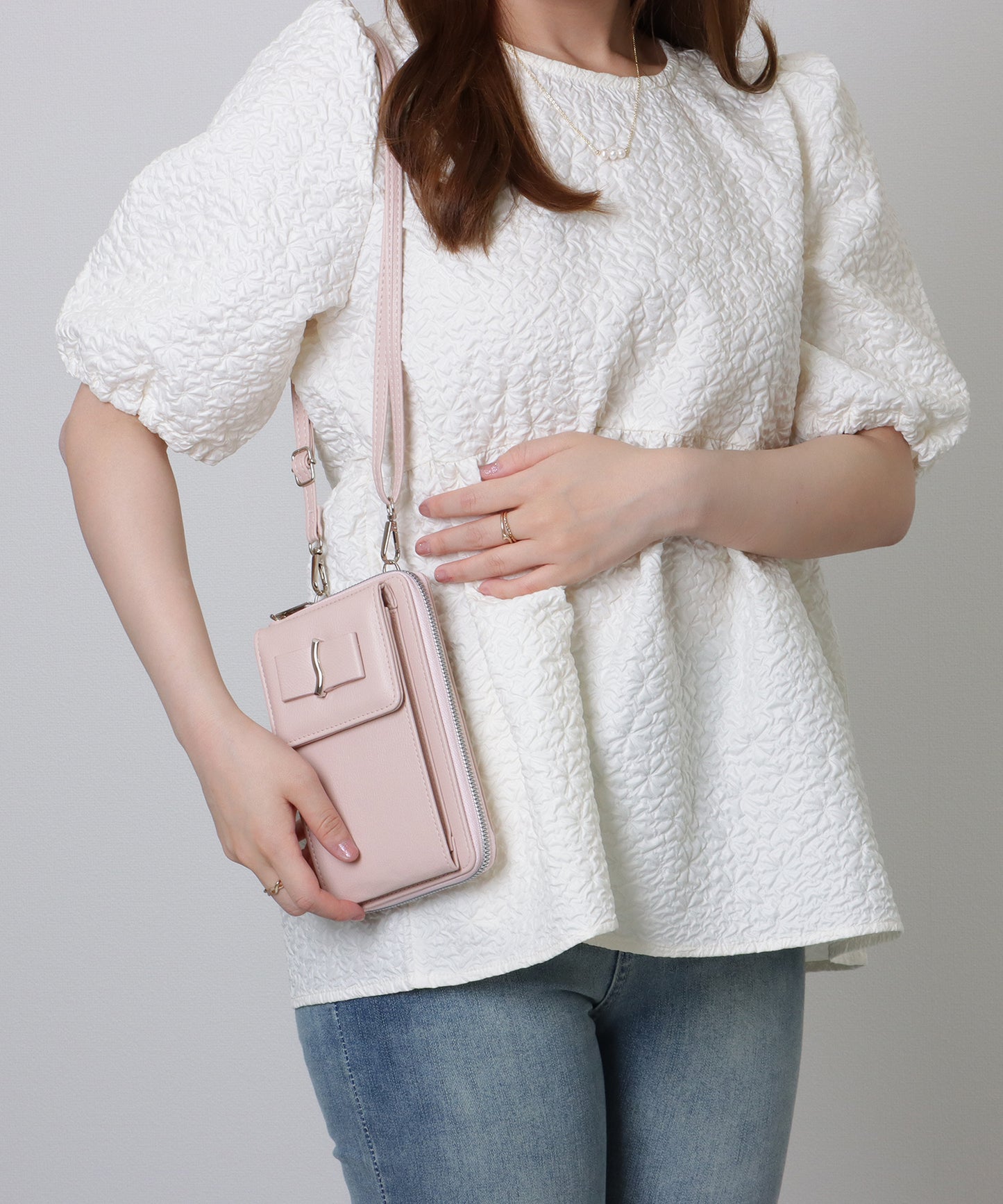 メタリック ウエーブモチーフ付き スクエア ウォレット バッグ