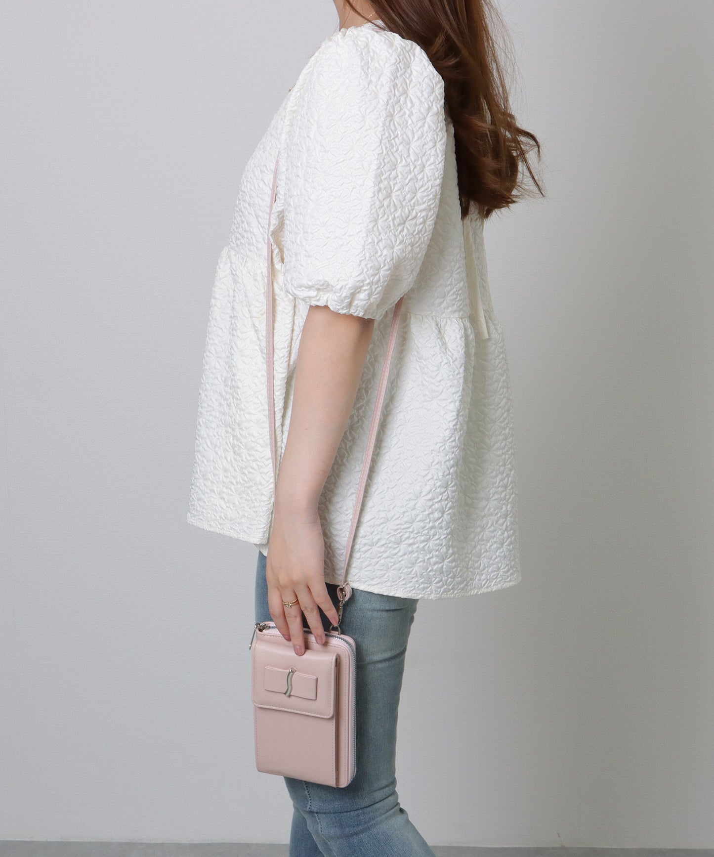 メタリック ウエーブモチーフ付き スクエア ウォレット バッグ