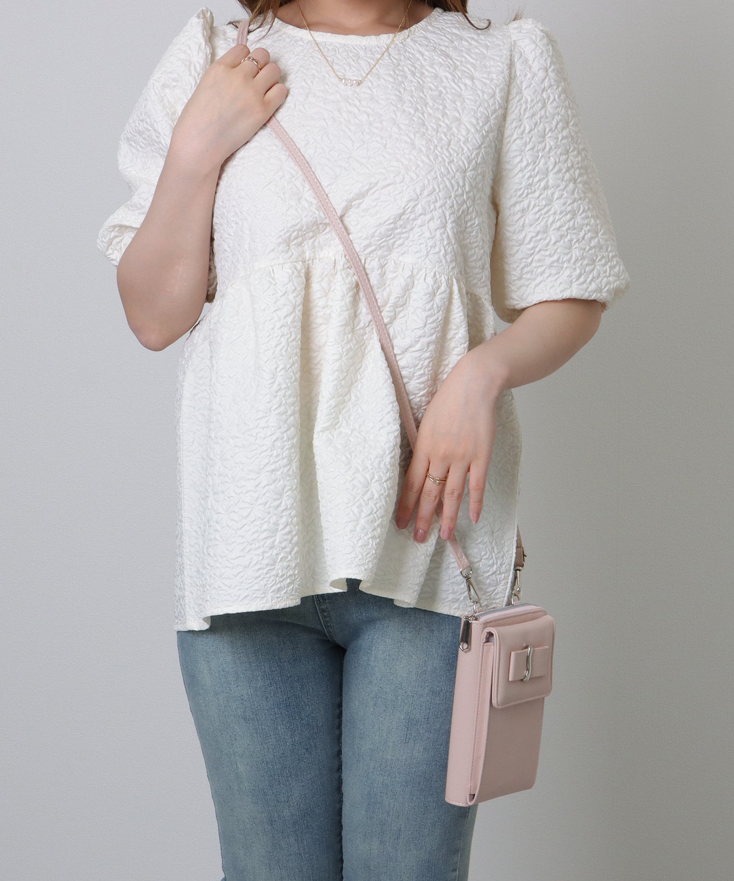 メタリック ウエーブモチーフ付き スクエア ウォレット バッグ