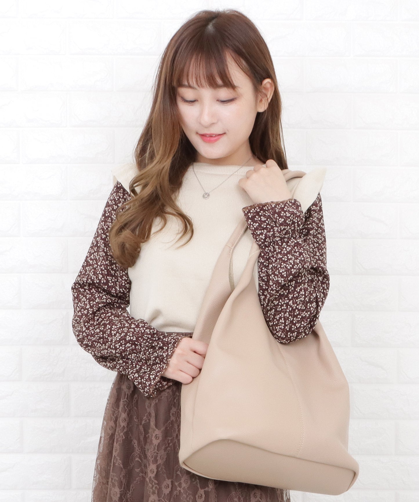 大容量 Vカットトートバッグ