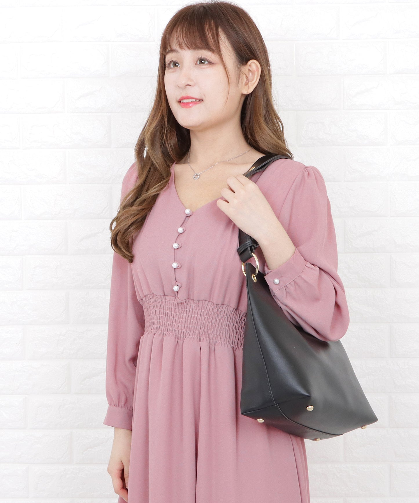 大容量 ポーチ付きショルダーバッグ