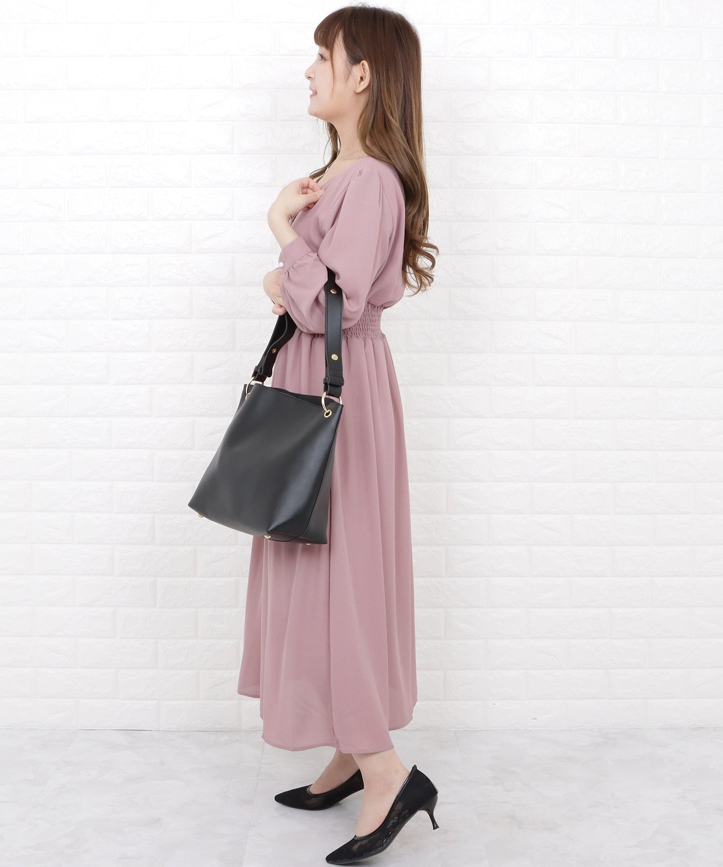 大容量 ポーチ付きショルダーバッグ