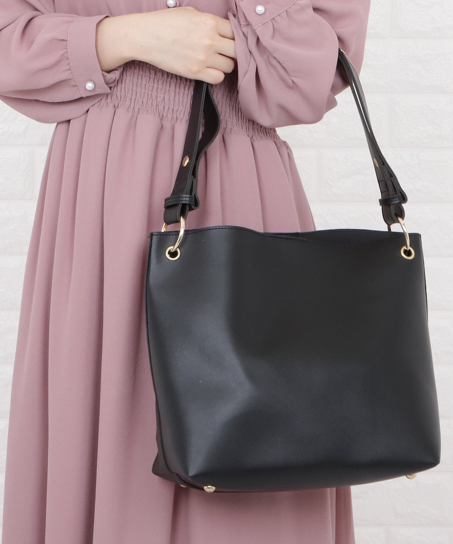 大容量 ポーチ付きショルダーバッグ