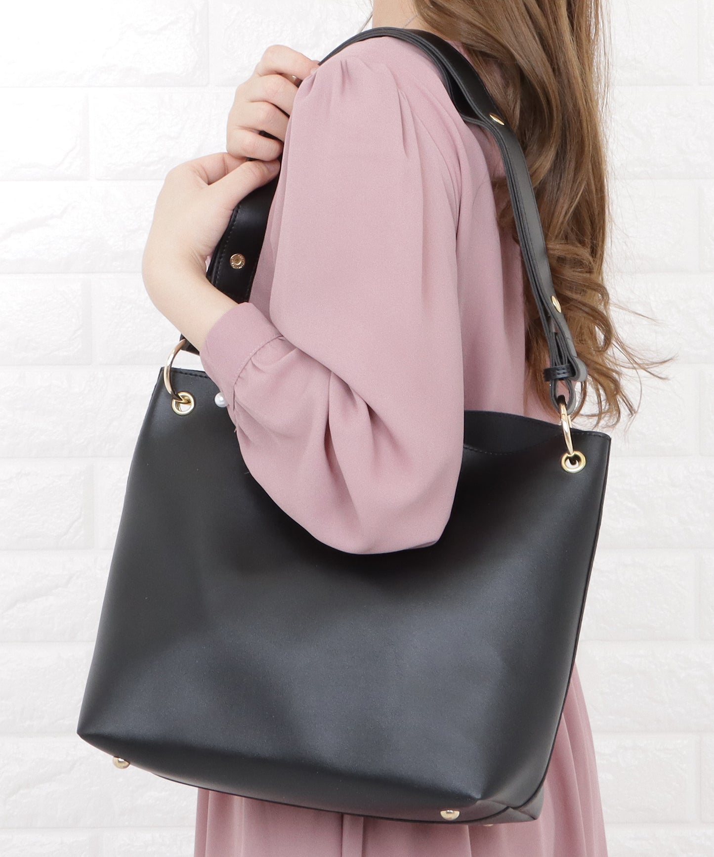 大容量 ポーチ付きショルダーバッグ