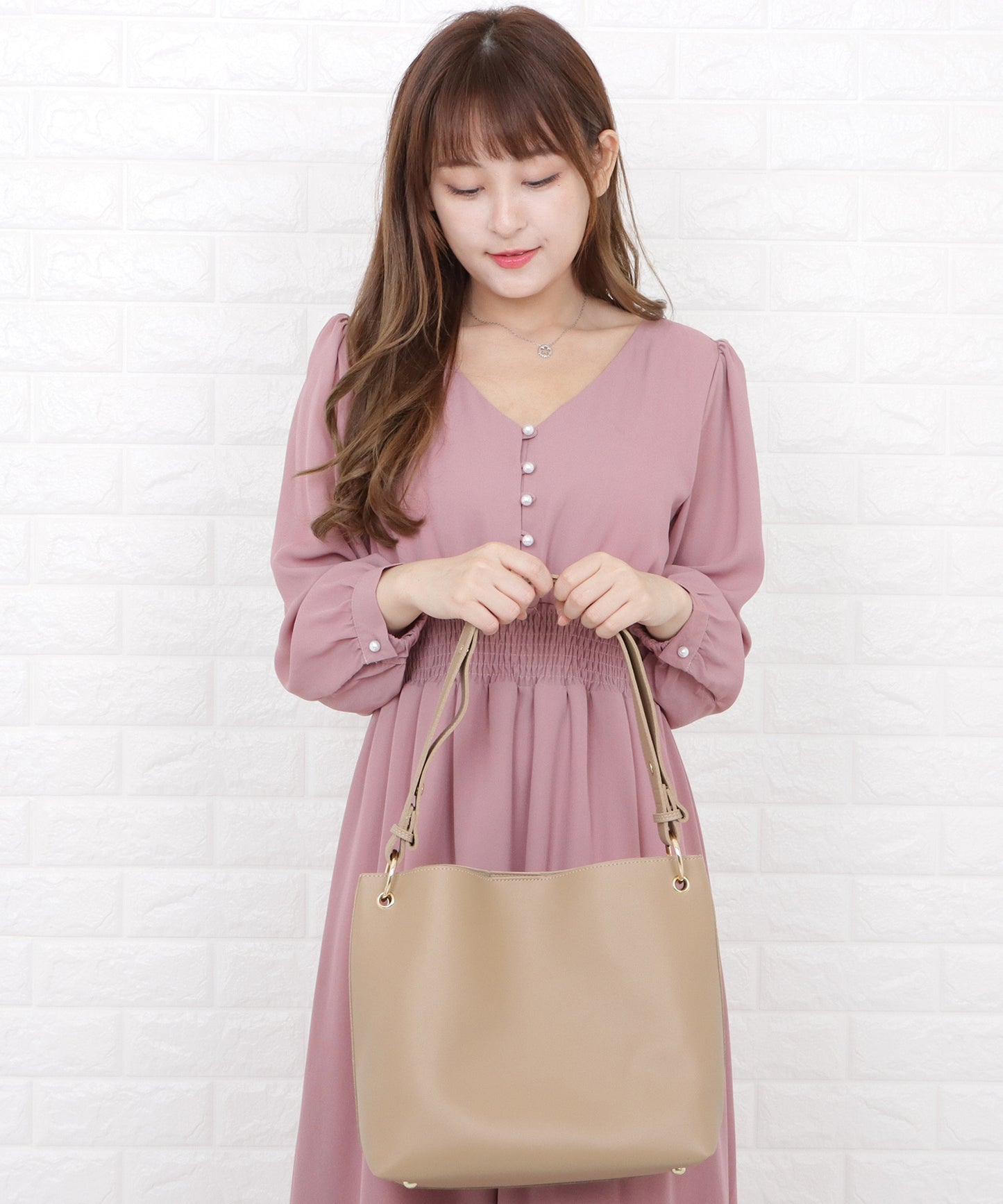 大容量 ポーチ付きショルダーバッグ