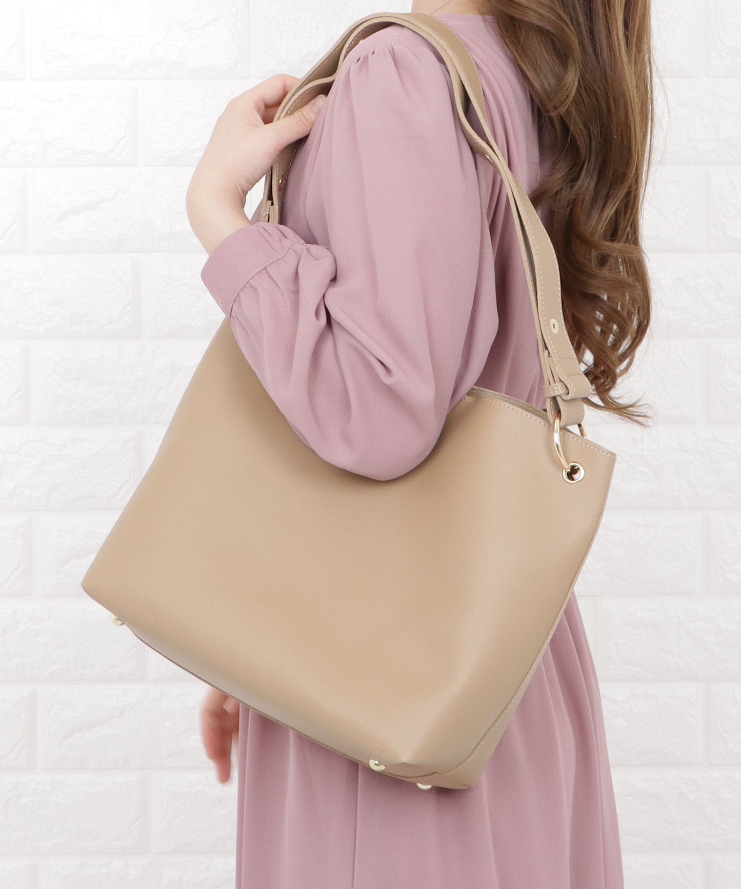 大容量 ポーチ付きショルダーバッグ