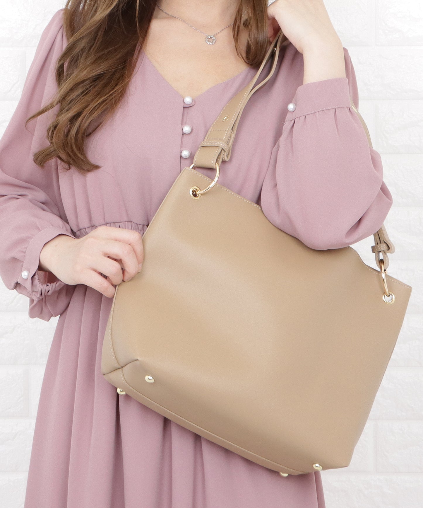 大容量 ポーチ付きショルダーバッグ