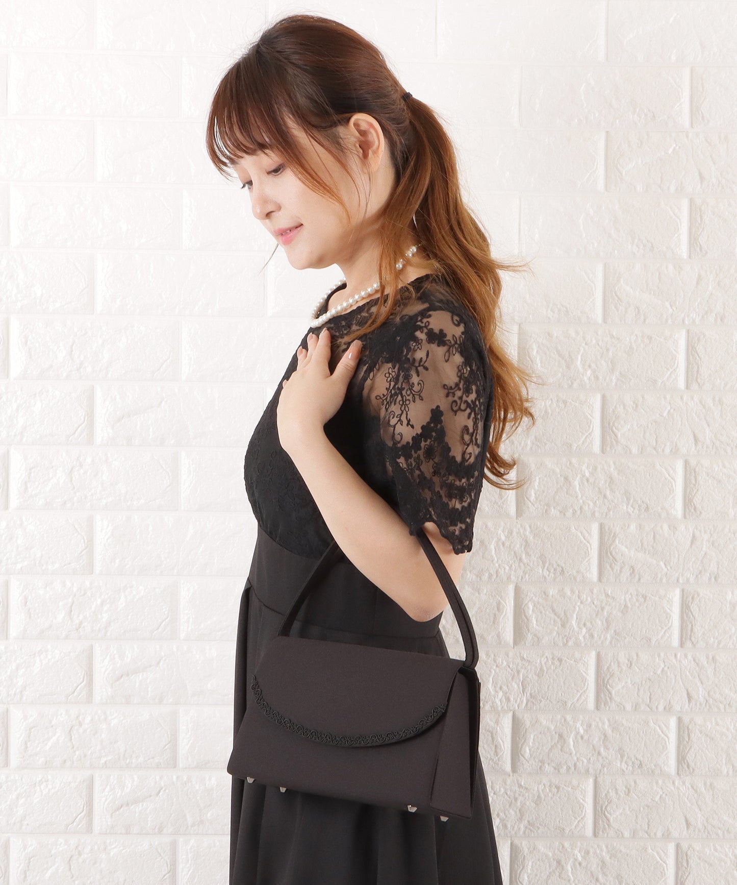刺繍ラウンドフラップブラックフォーマルバッグ