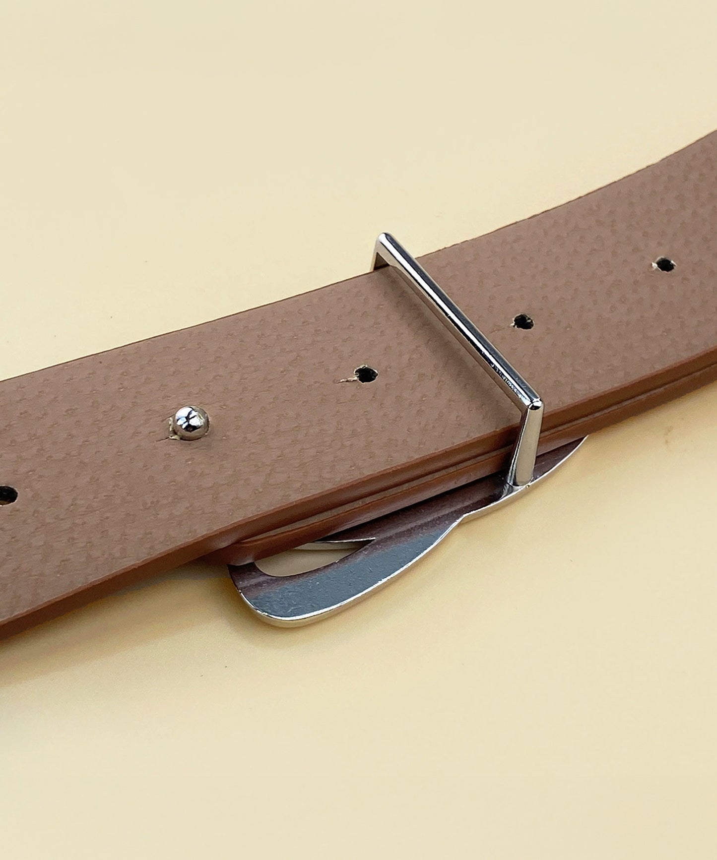 レザー調 デザイン シルバー バックル ベルト