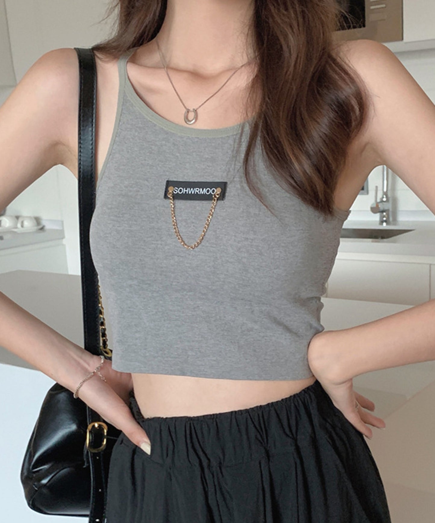 チェーン タグ カップ付き クロップド タンクトップ
