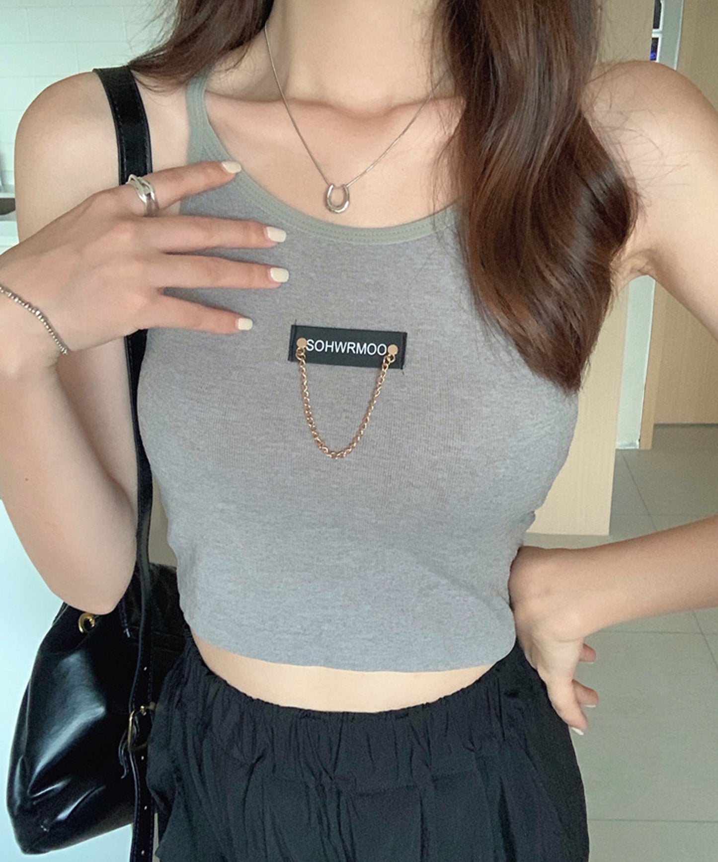 チェーン タグ カップ付き クロップド タンクトップ