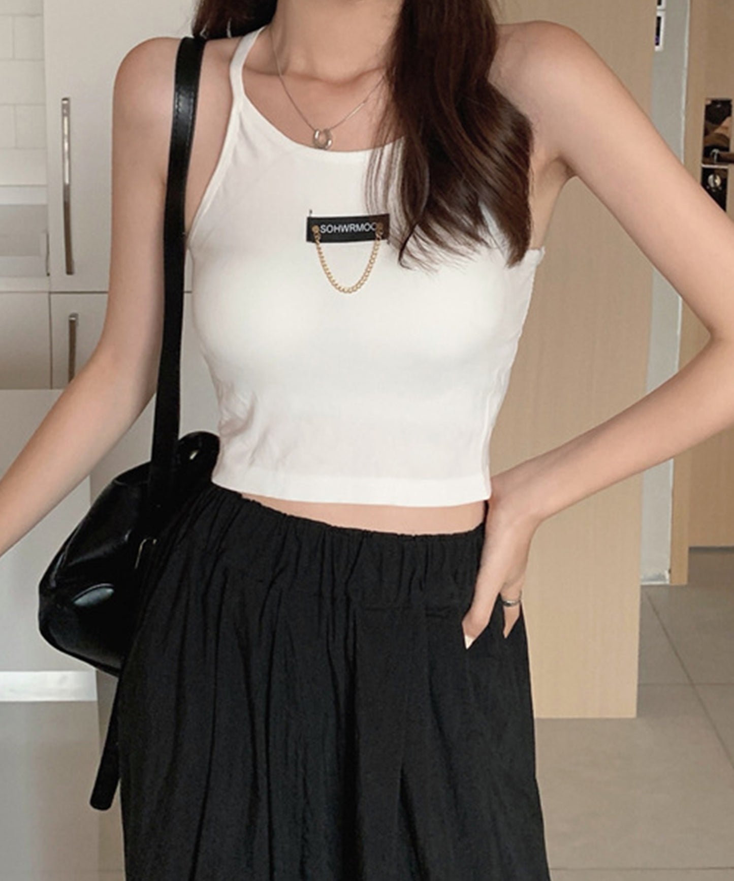 チェーン タグ カップ付き クロップド タンクトップ