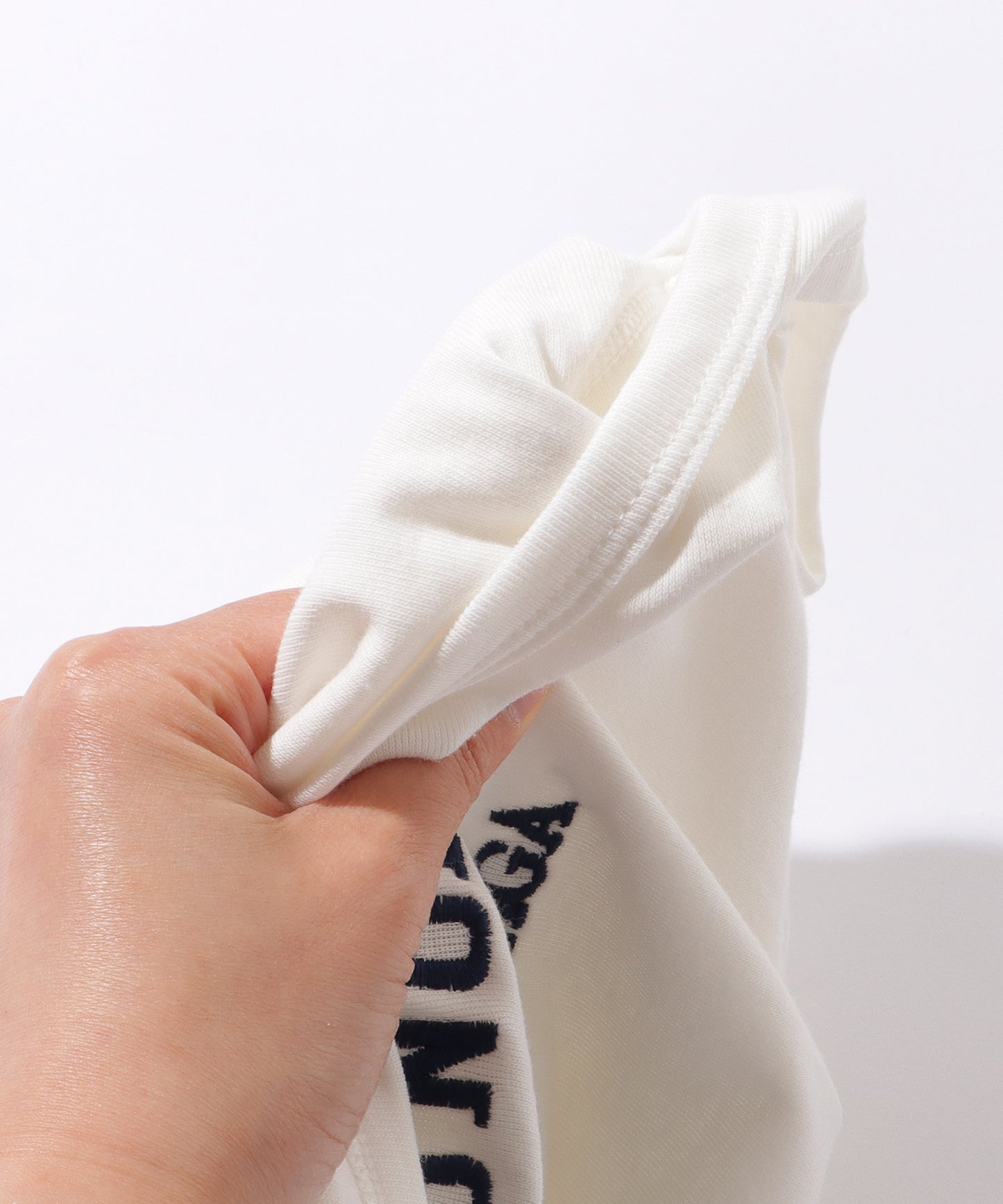 アルファベット ロゴ カップ付き クロップド タンクトップ