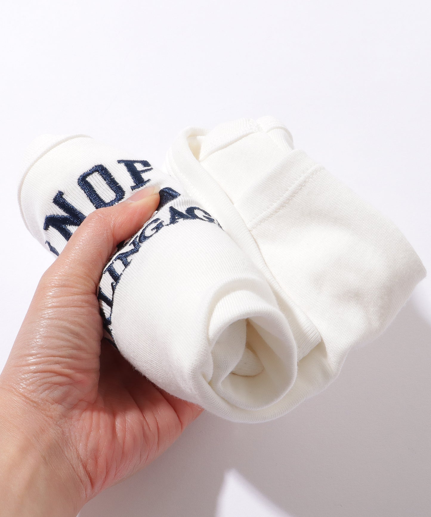 アルファベット ロゴ カップ付き クロップド タンクトップ