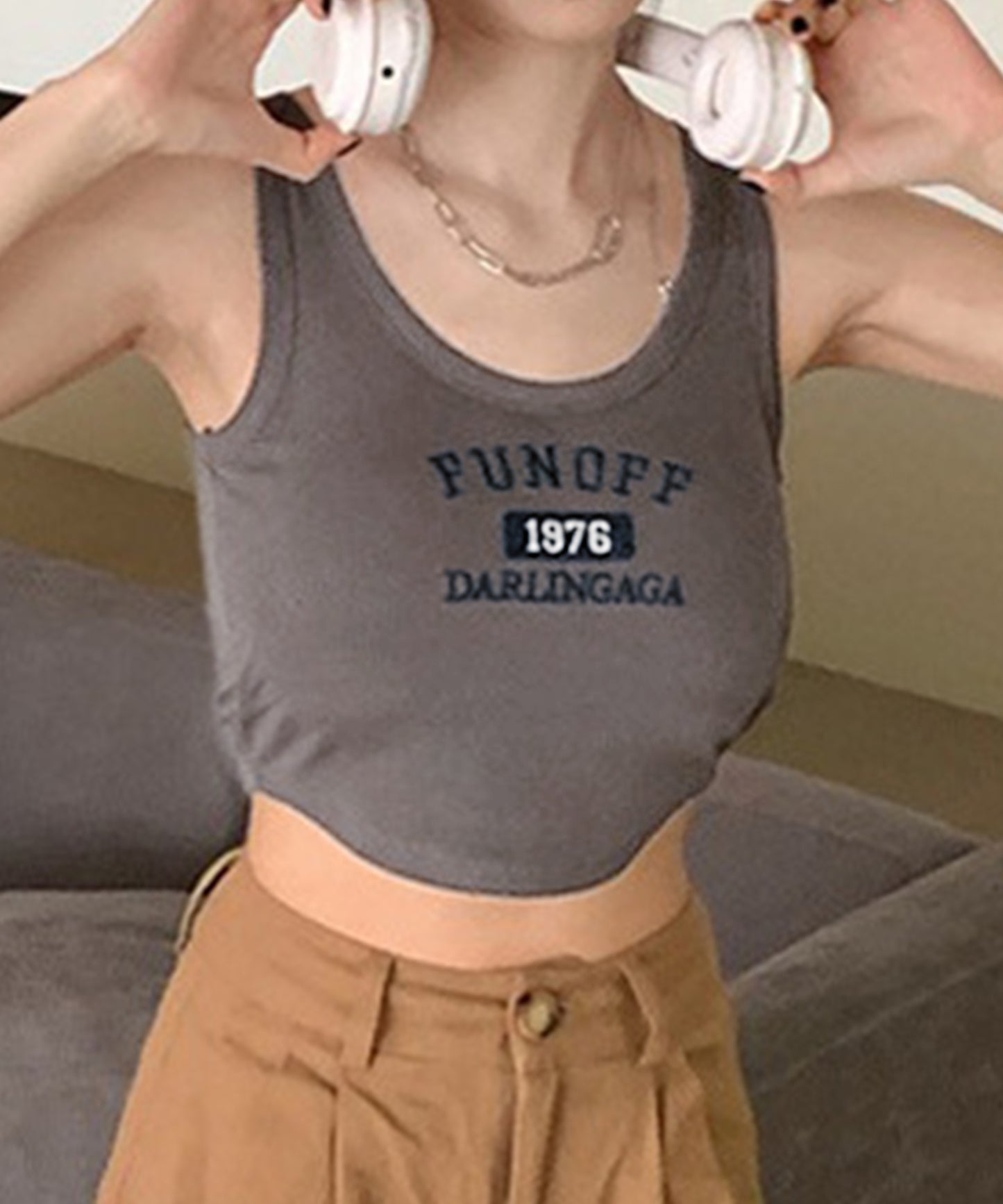 アルファベット ロゴ カップ付き クロップド タンクトップ