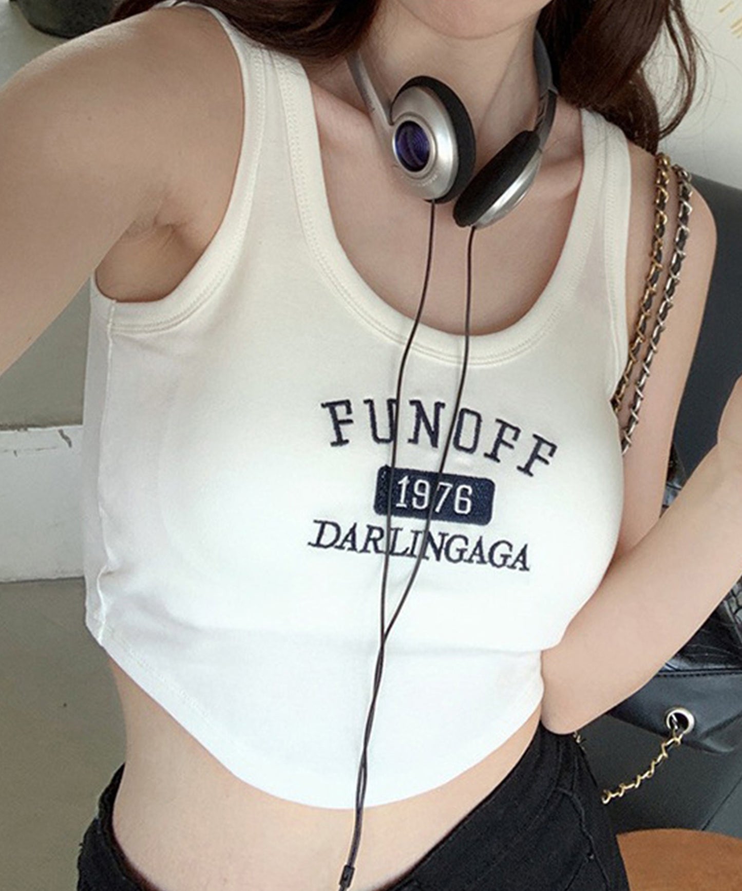 アルファベット ロゴ カップ付き クロップド タンクトップ