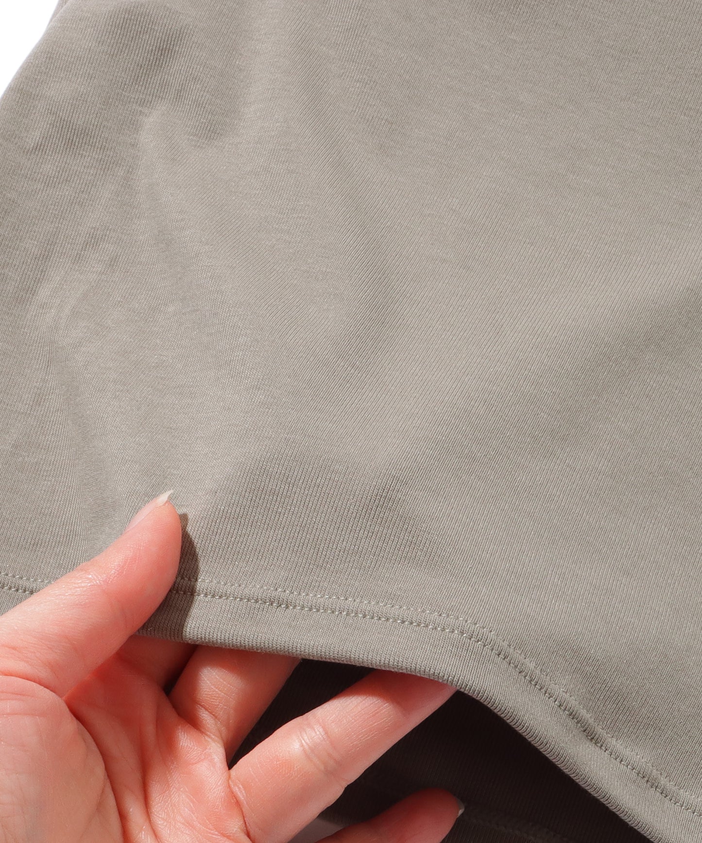 スクエアネック バッククロス クロップド カップ付き タンクトップ