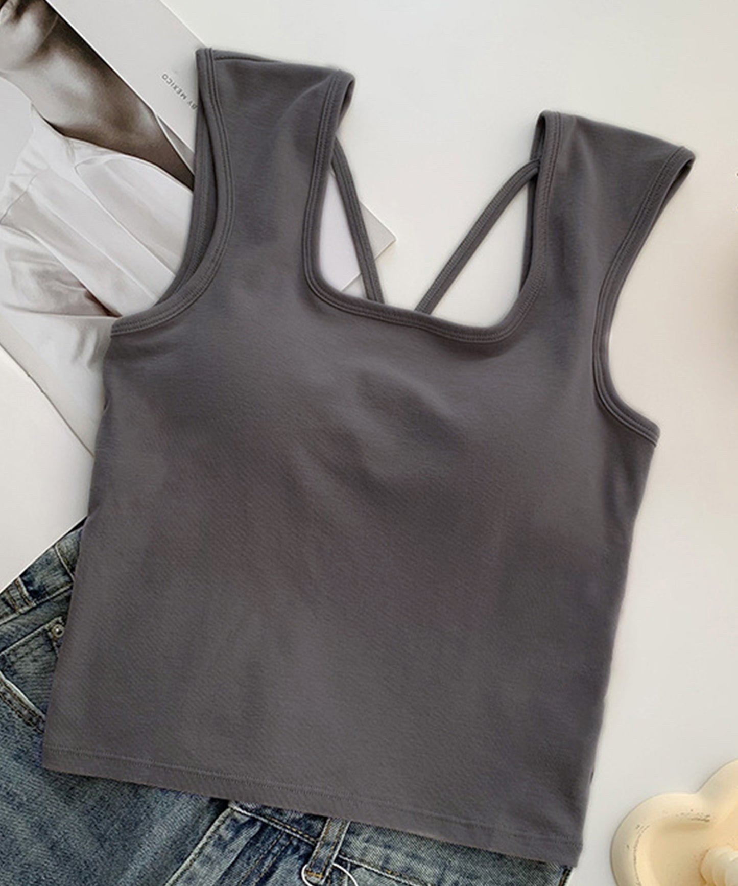 スクエアネック バッククロス クロップド カップ付き タンクトップ