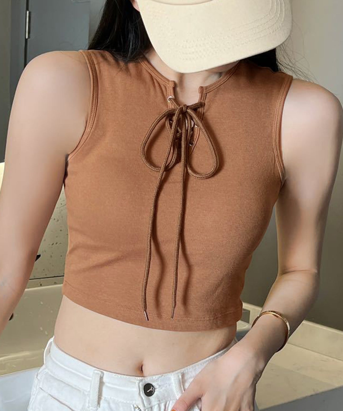 レースアップ クロップド ノースリーブ カップ付き タンクトップ