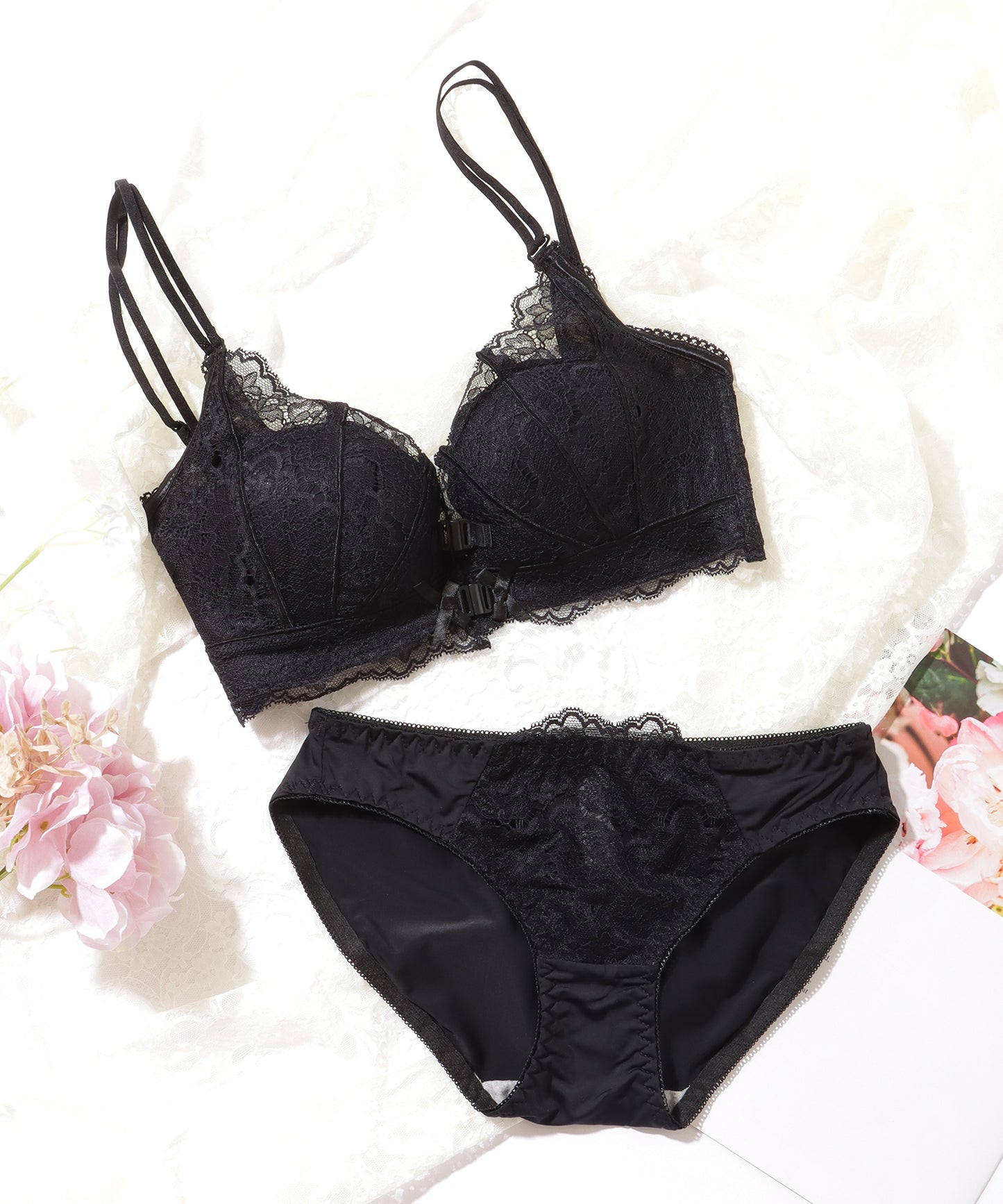 クロスストラップ フロントホック レーシィ ブラ&ショーツ